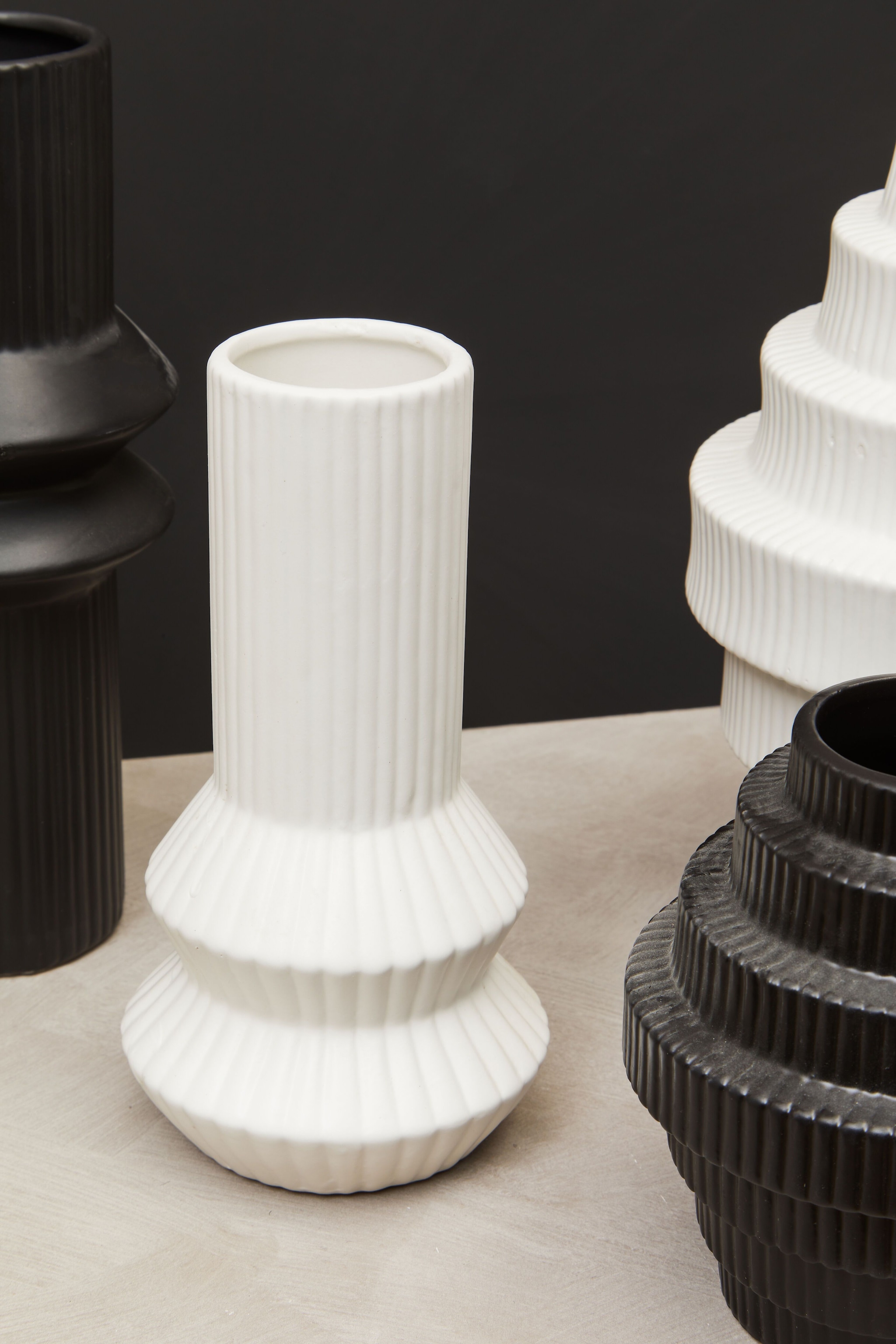 Orsina Finely Crafted Vase, Geometric Design Flower Ceramic Vase, Compact And Lightweight Vase For Flowers image 2