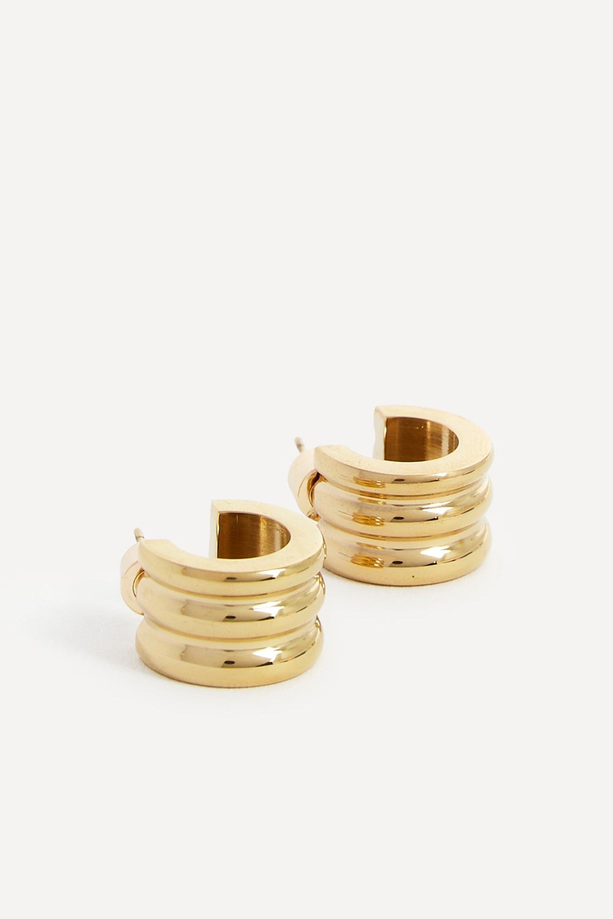 Linzi Noa Small Gold Ridge Hoop Earrings image 3