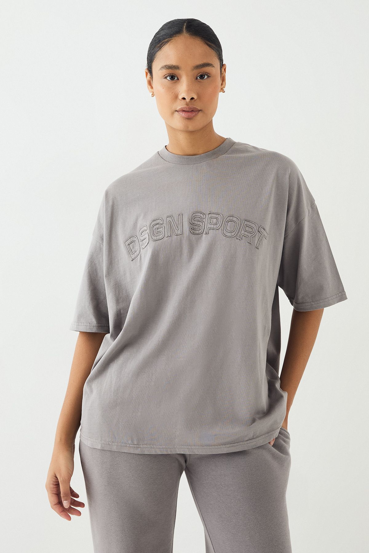 DSGN Studio DSGN Studio Self Fabric Applique Oversized T-Shirt Charcoal image 4