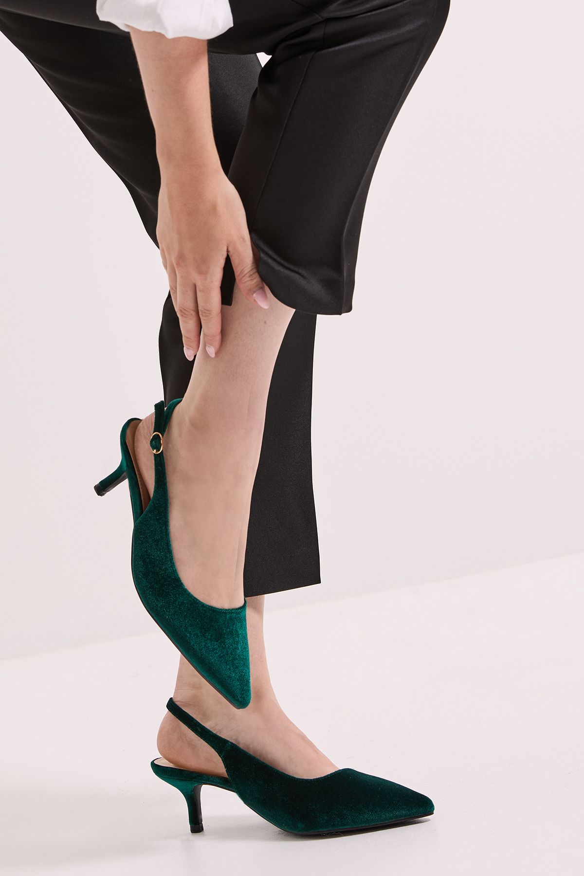 Dorothy Perkins Wide Fit Dova Velvet Slingback Kitten Heel Court Shoes Emerald image 2