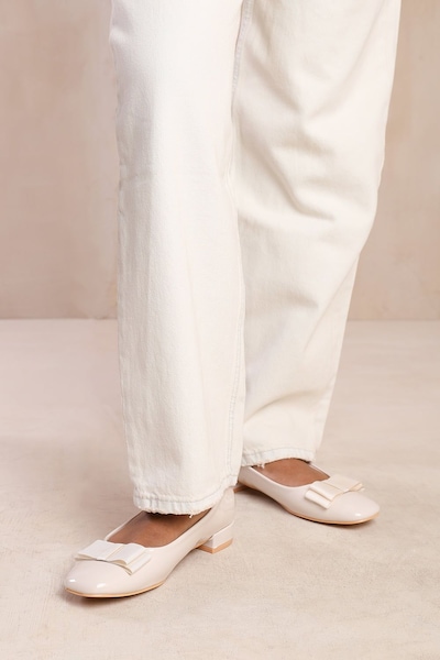 Where's That From 'Croatia' Pump With Bow Detail