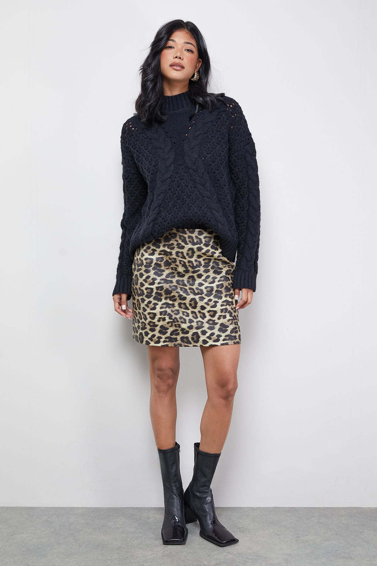 Warehouse Chunky Cable Knit Roll Neck Jumper Black image 2