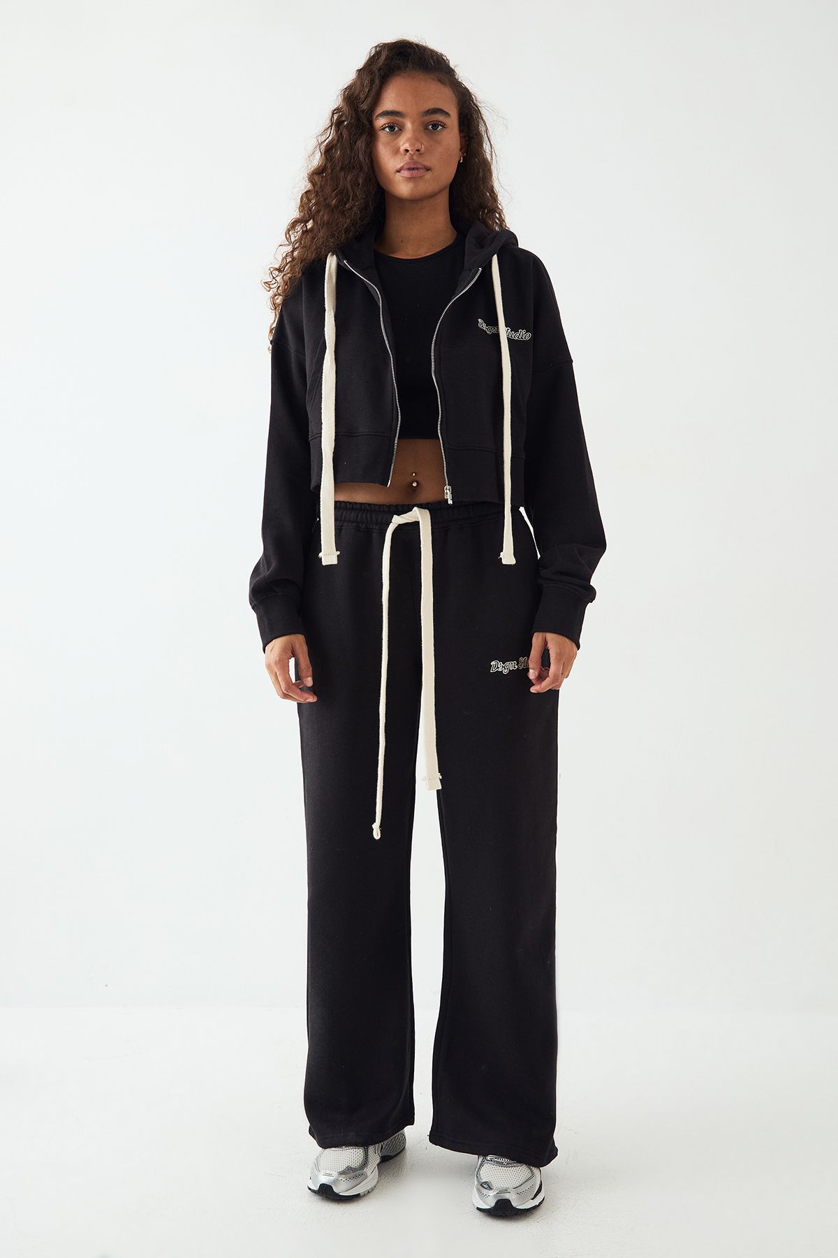 DSGN Studio DSGN Studio Contrast Drawcord Boxy Crop Hoodie Black image 5