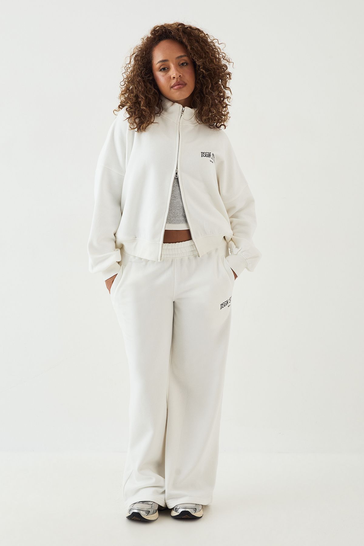 DSGN Studio DSGN Studio Collegiate Printed Straight Leg Jogger Cream image 5