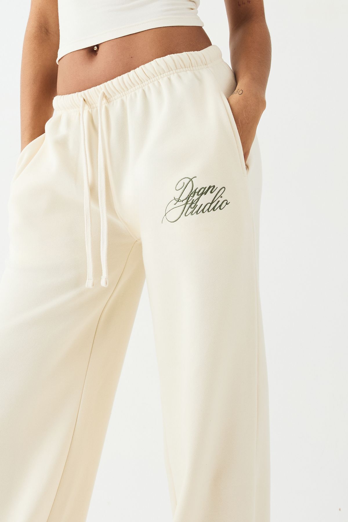 DSGN Studio DSGN Studio Script Straight Leg Jogger Cream image 4