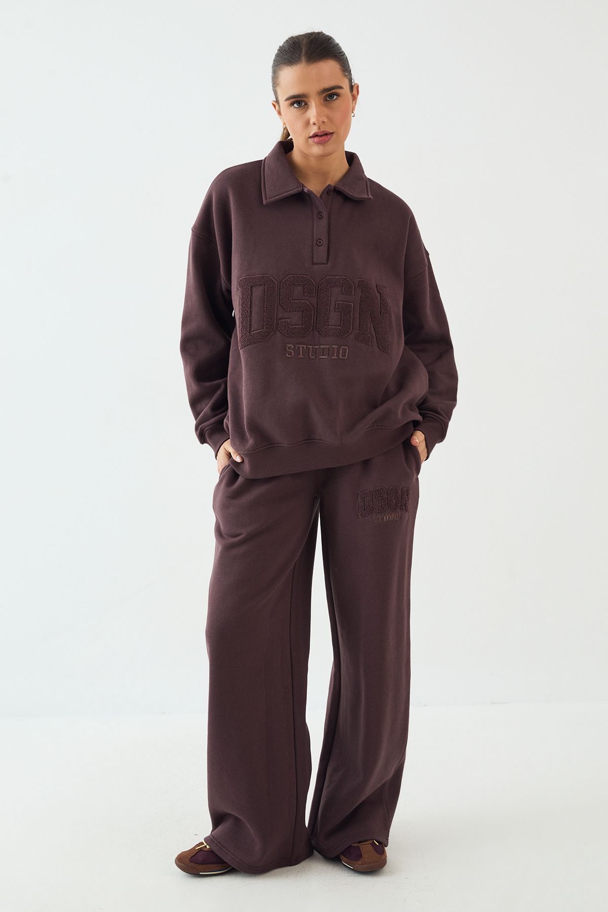 DSGN Studio DSGN Studio Towelling Applique Straight Leg Jogger Chocolate