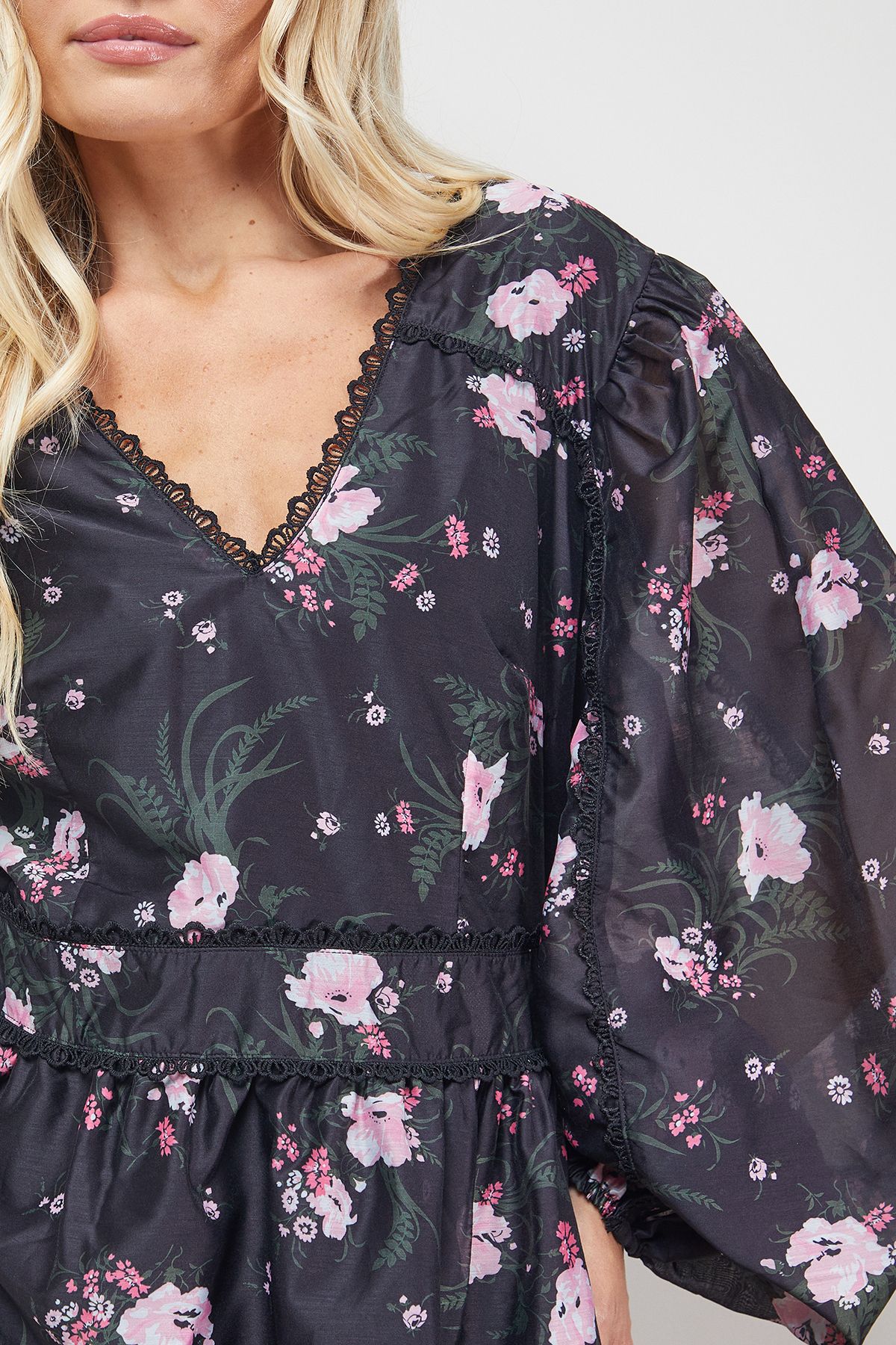 Oasis Printed Trim Detail V Neck Tiered Mini Dress Floral image 4