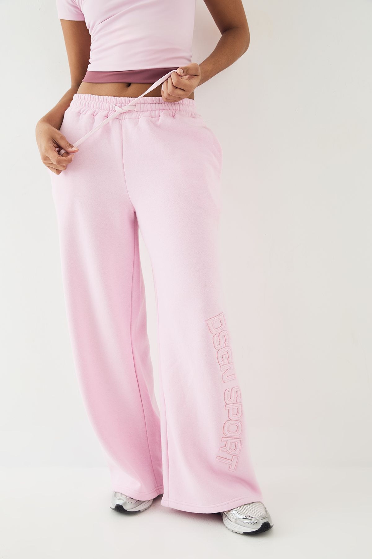 DSGN Studio DSGN Studio Self Fabric Applique Wide Leg Jogger Pink image 4