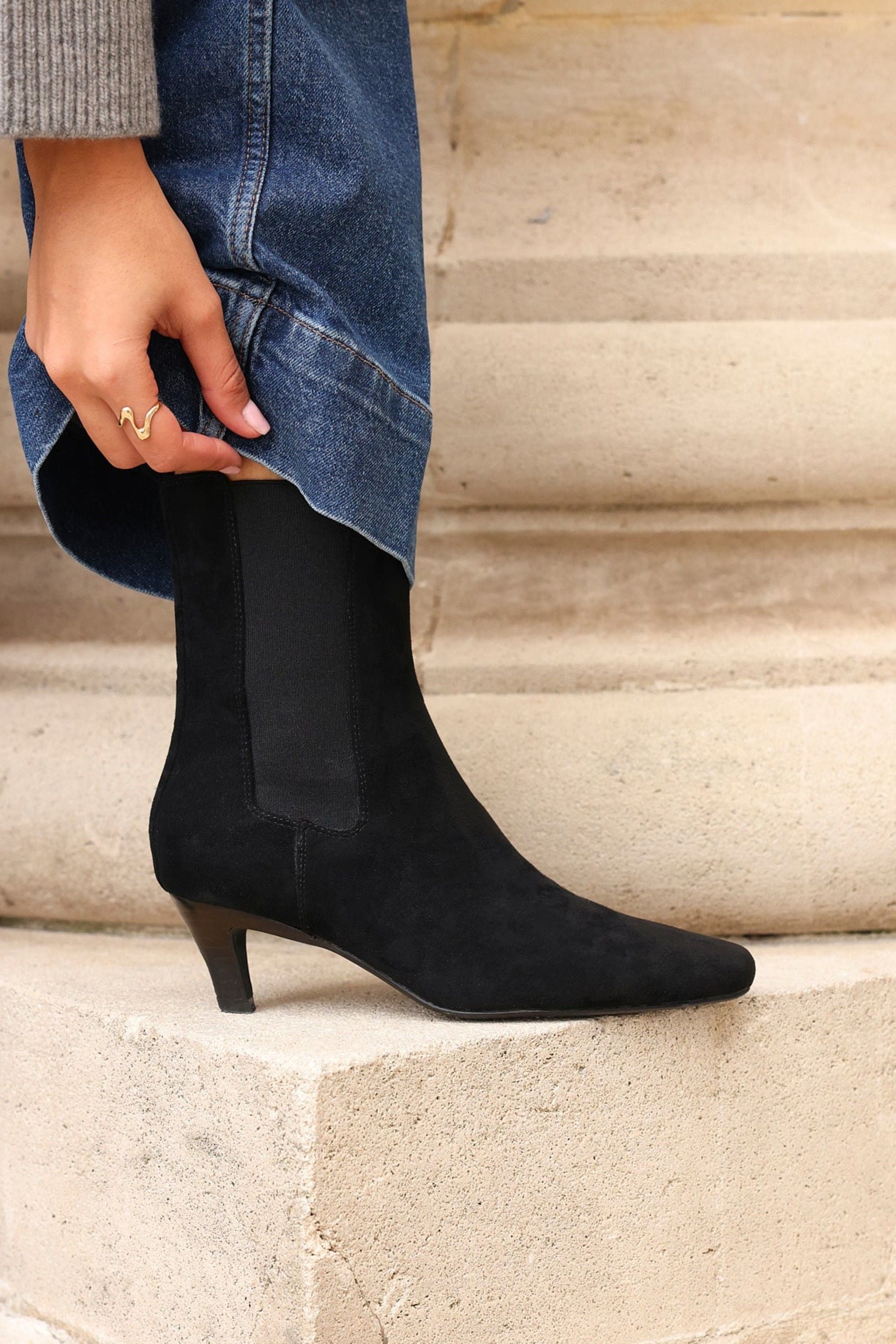 Linzi Ritual Black Faux Suede Kitten Heel Chelsea Boot image 2