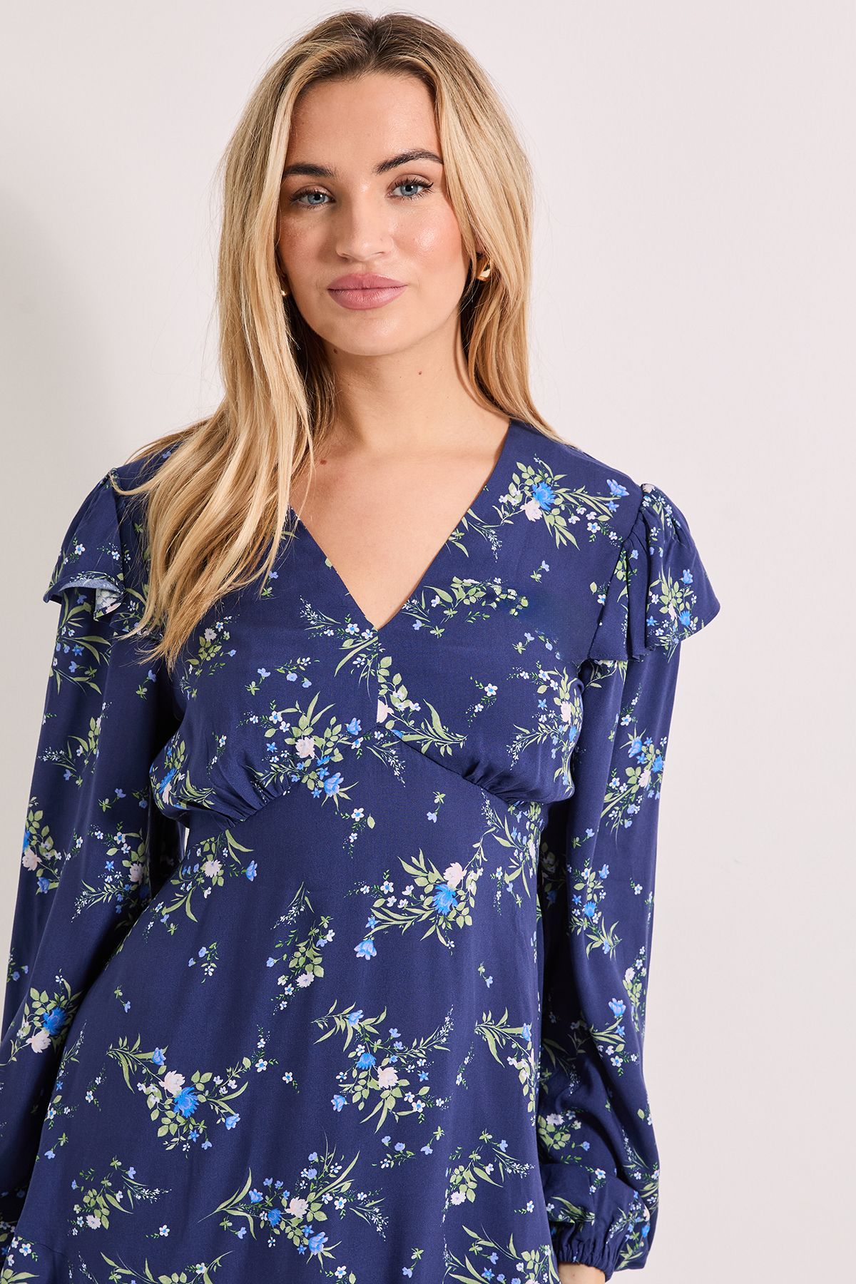 Dorothy Perkins Frill Detail Blouson Sleeve Tie Back Tiered Printed Mini Dress Purple image 4