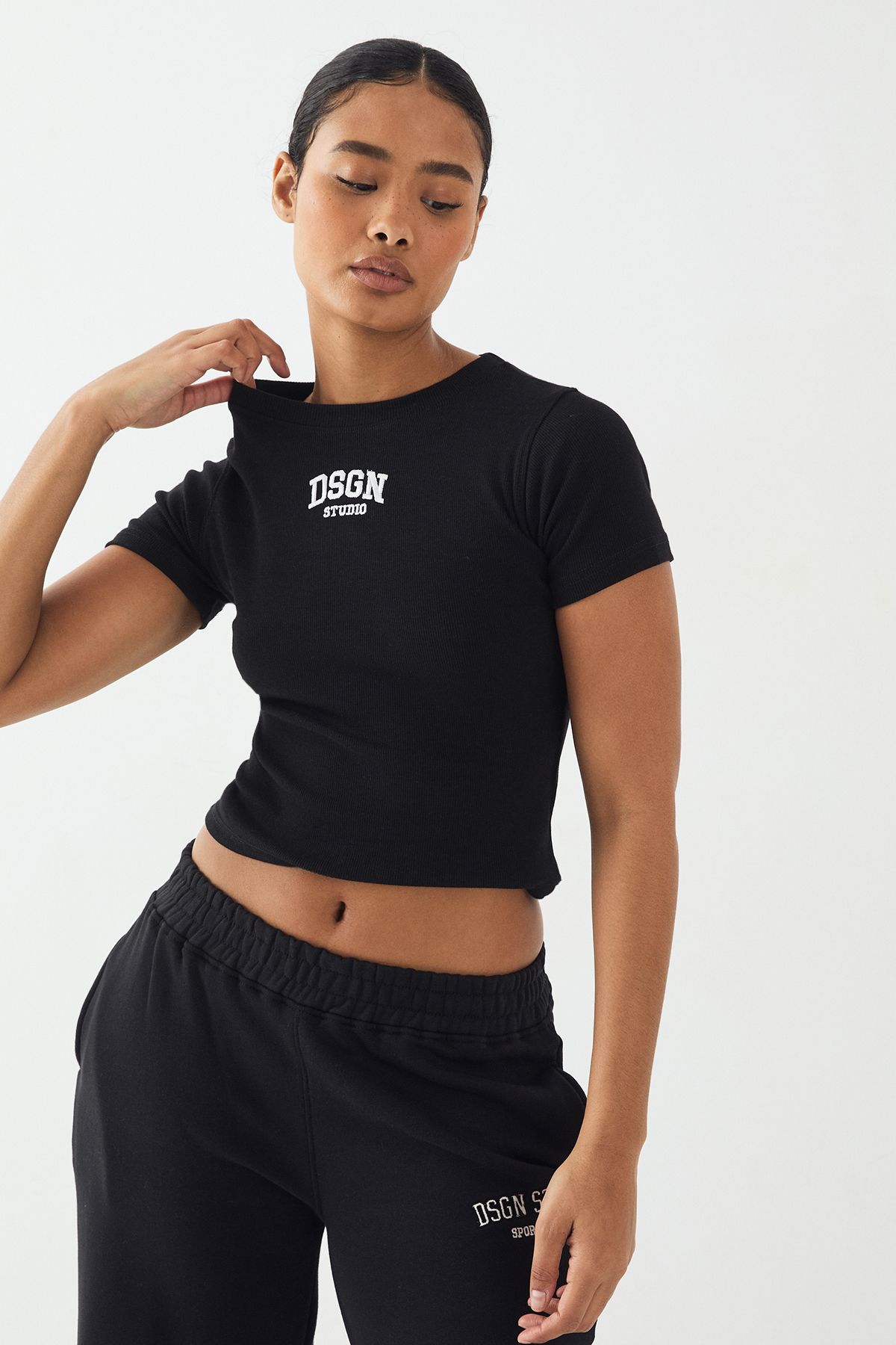 DSGN Studio DSGN Studio Collegiate Embroidered Rib Baby T-shirt Black image 4
