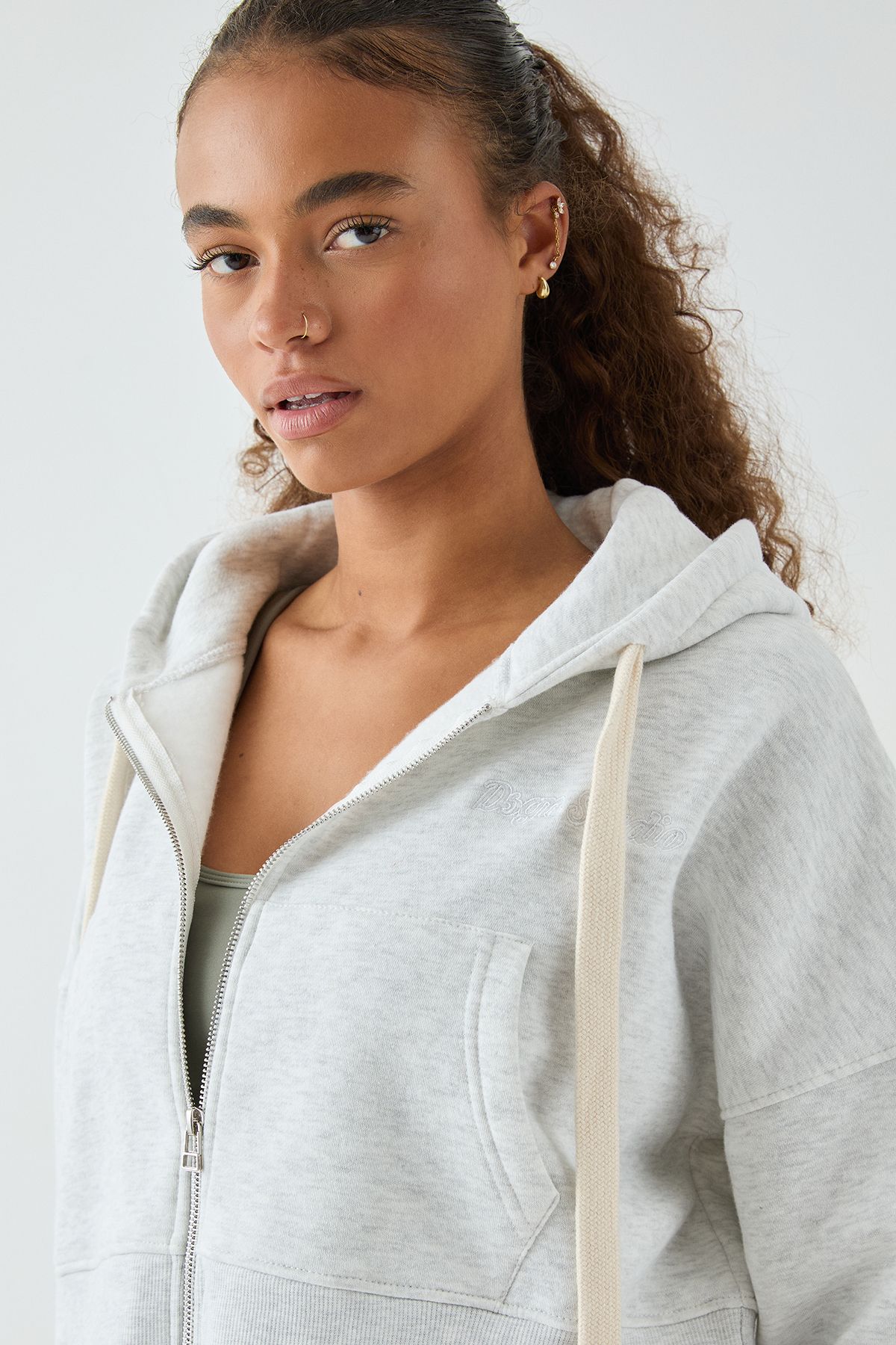 DSGN Studio DSGN Studio Contrast Drawcord Boxy Crop Hoodie Ash Grey image 3
