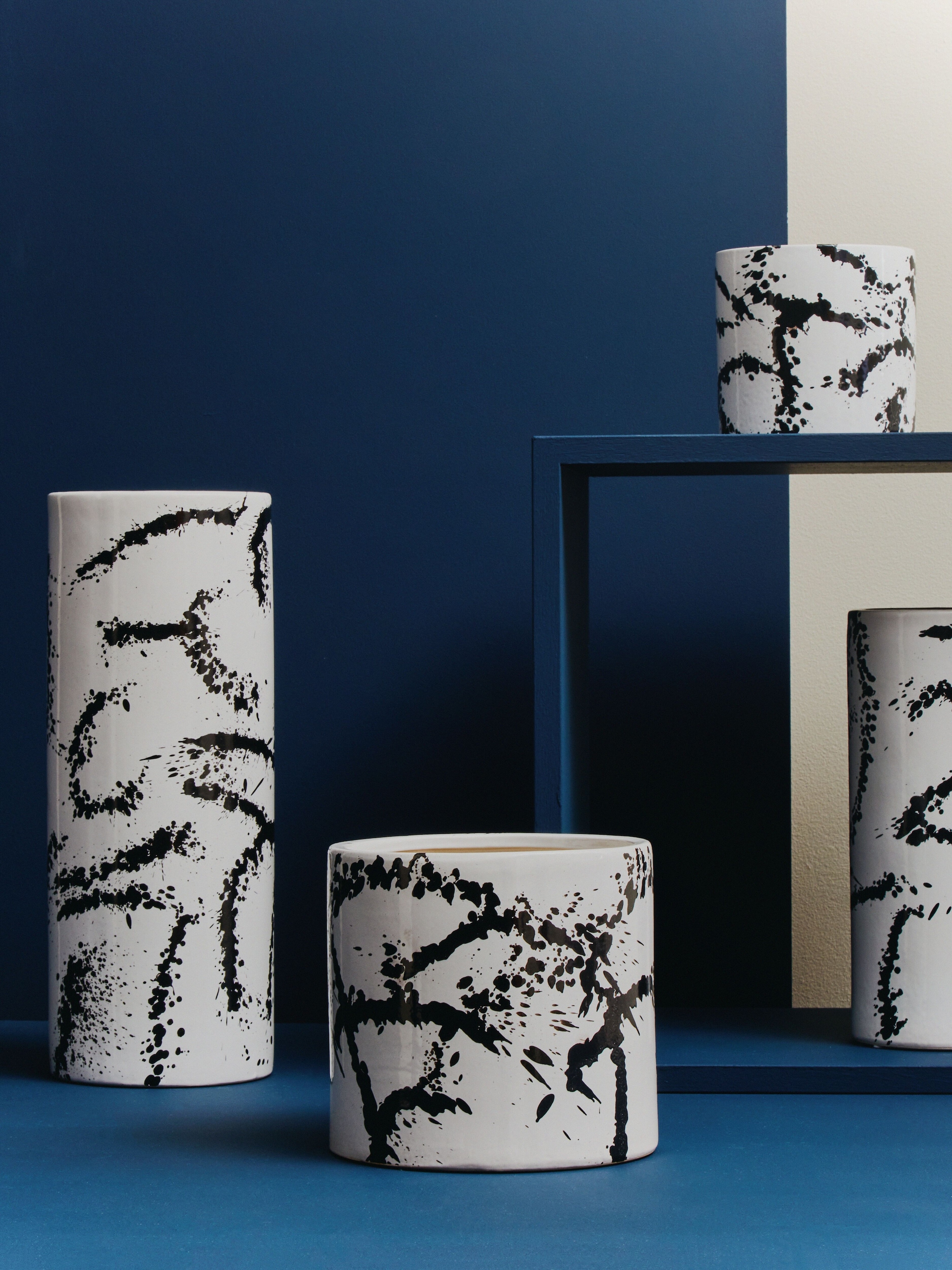 Orsina Contemporary Small Black And White Ceramic Vase, Durable Pottery Vase, Easily Maintained Vase For Flowers image 4