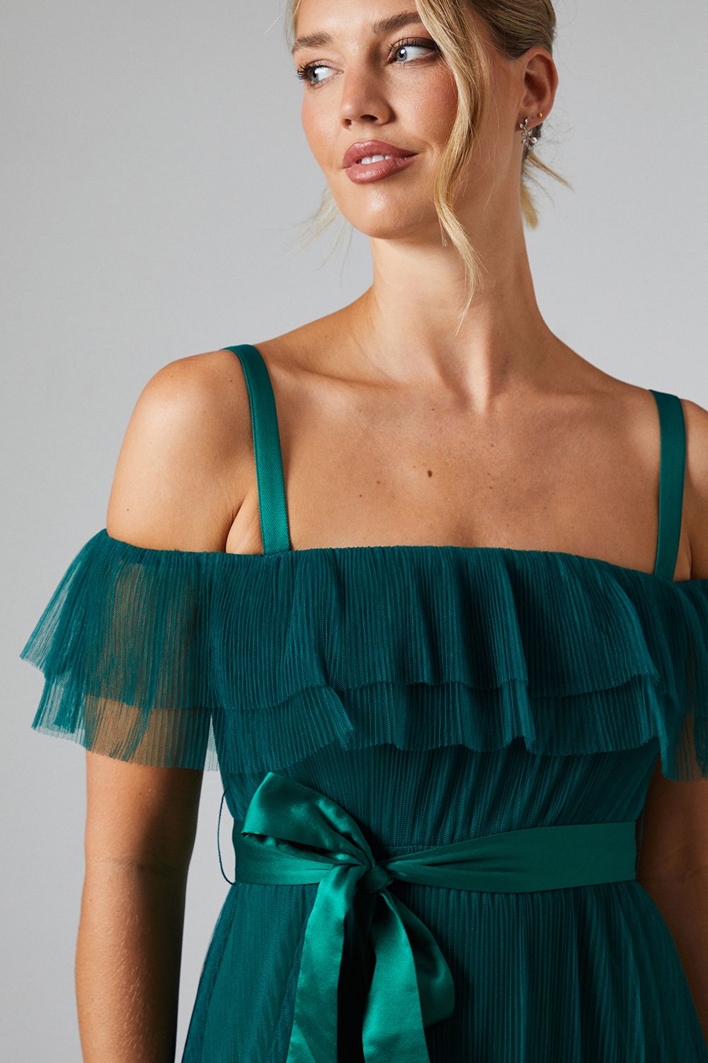 Oasis Pleated Mesh Tiered Skirt Bridesmaid Dress With Satin Belt Emerald image 2