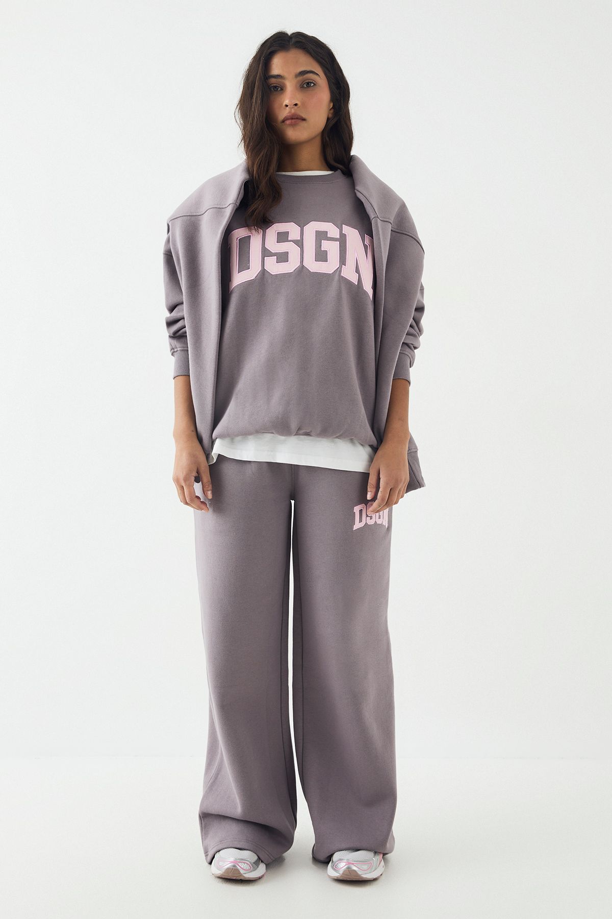 DSGN Studio DSGN Studio Cord Applique Oversized Sweatshirt Mauve image 5