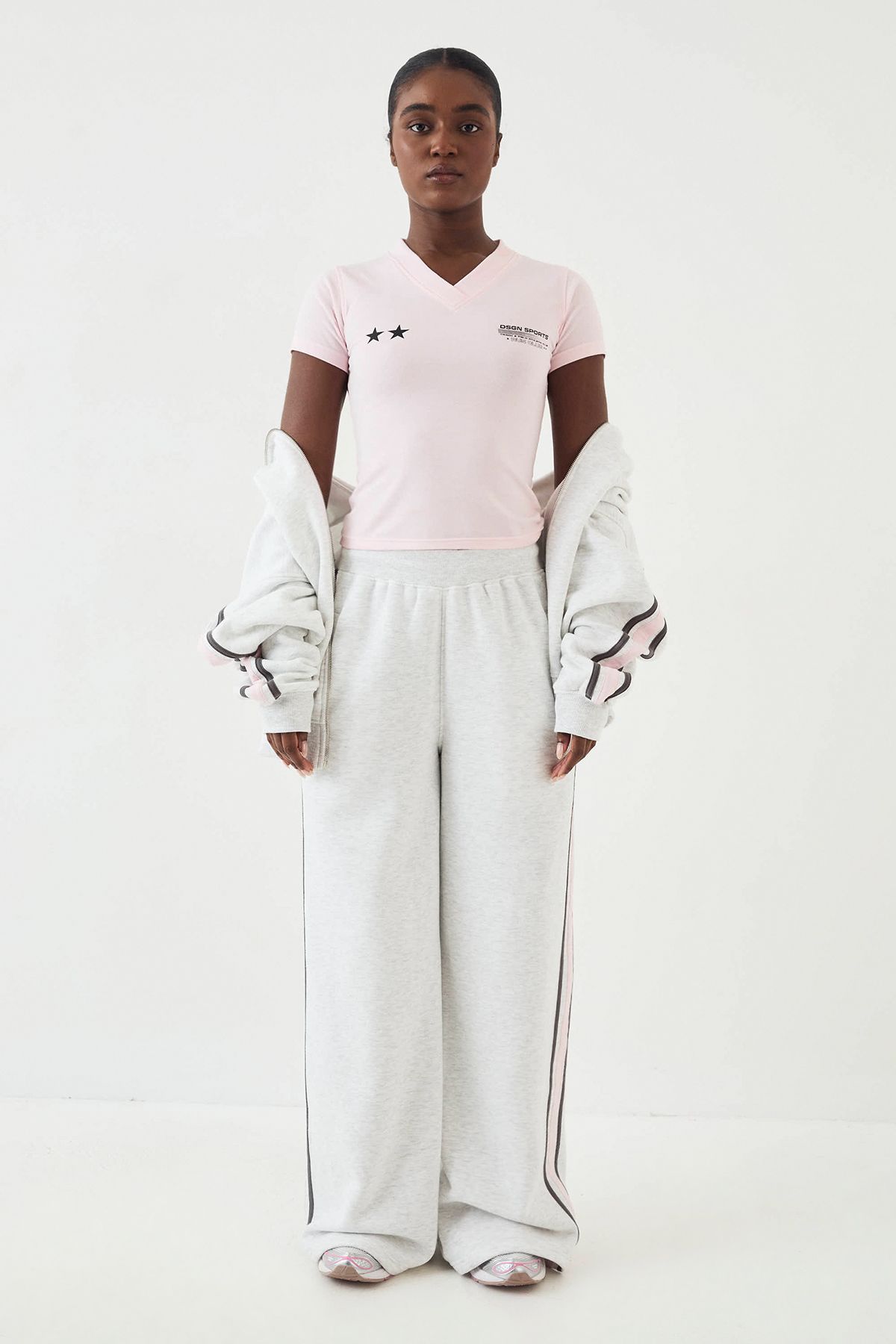 DSGN Studio DSGN Studio Sport V Neck Fitted T-Shirt Marshmallow Pink image 5