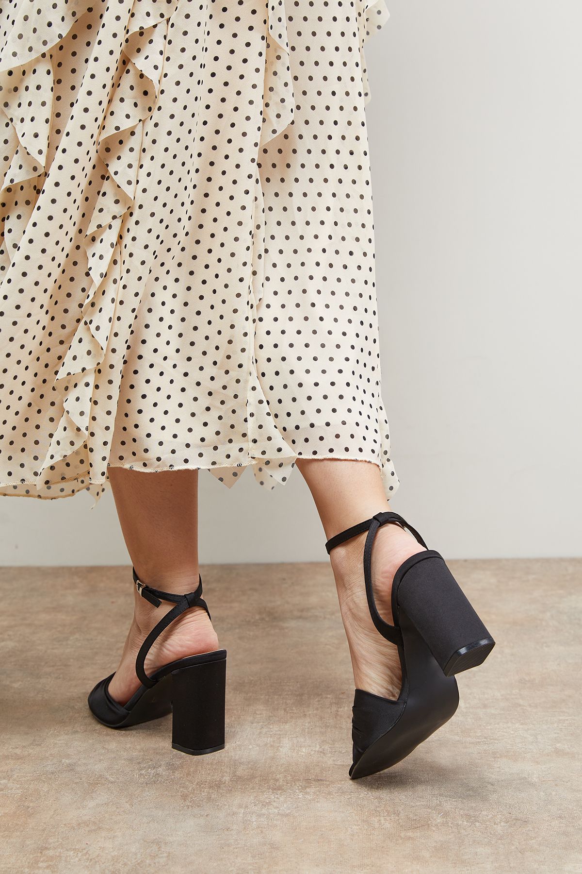 Oasis Midyim Satin Ruched Front High Block Heel Sandals Black image 3