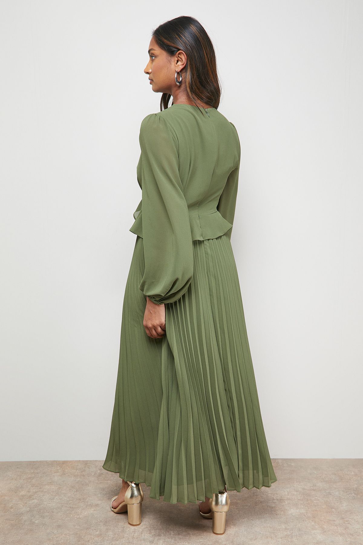 Oasis Lace Insert V Neck Pleated Midi Dress Olive image 3