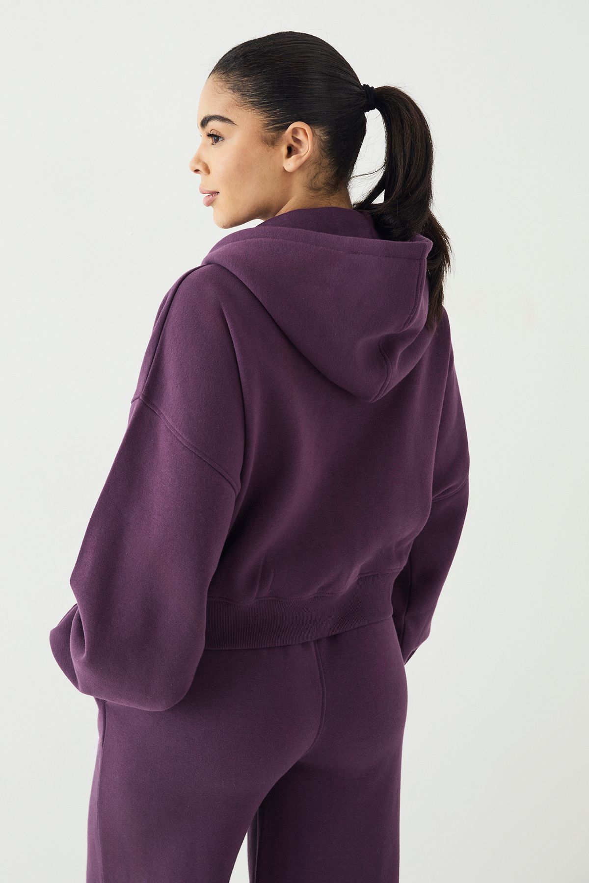 DSGN Studio DSGN Studio Contrast Script Boxy Crop Zip Through Hoodie Aubergine image 2