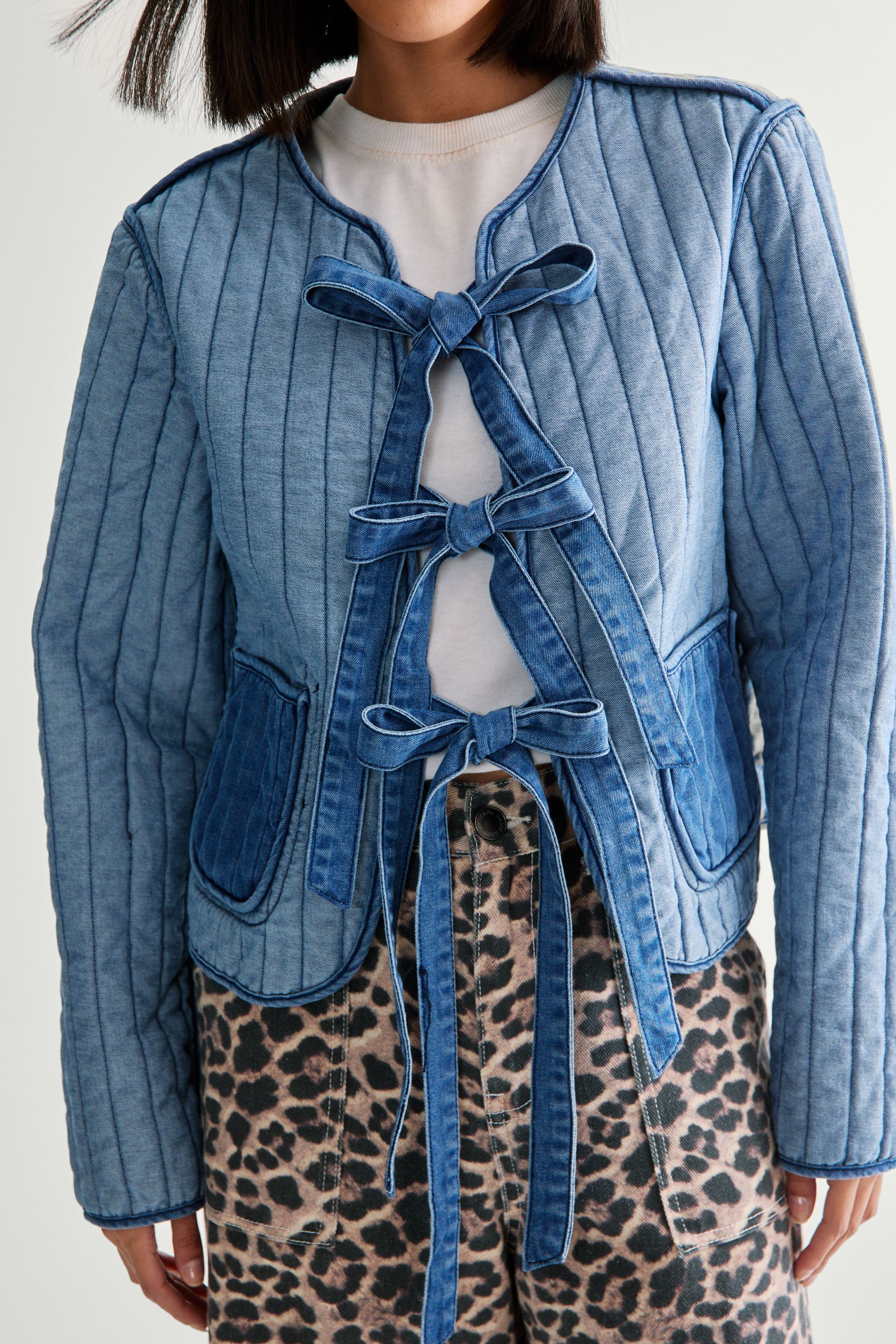 NastyGal Long Sleeve Reversible Tie Front Denim Jacket Authentic Midwash image 5