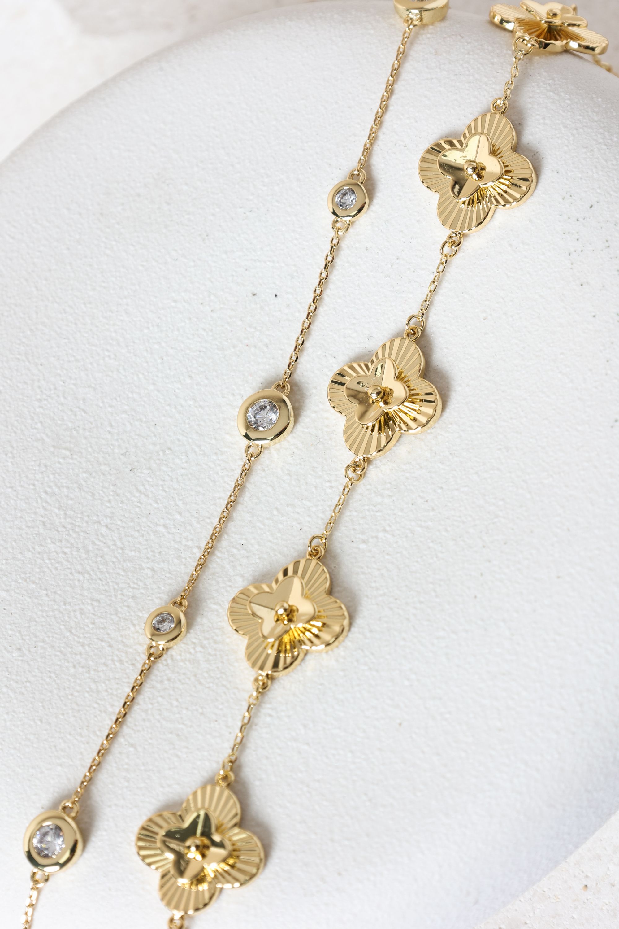 Inicio 14K Gold Plated Dimaond Cut Clover Station Bracelet - Gift Pouch image 3