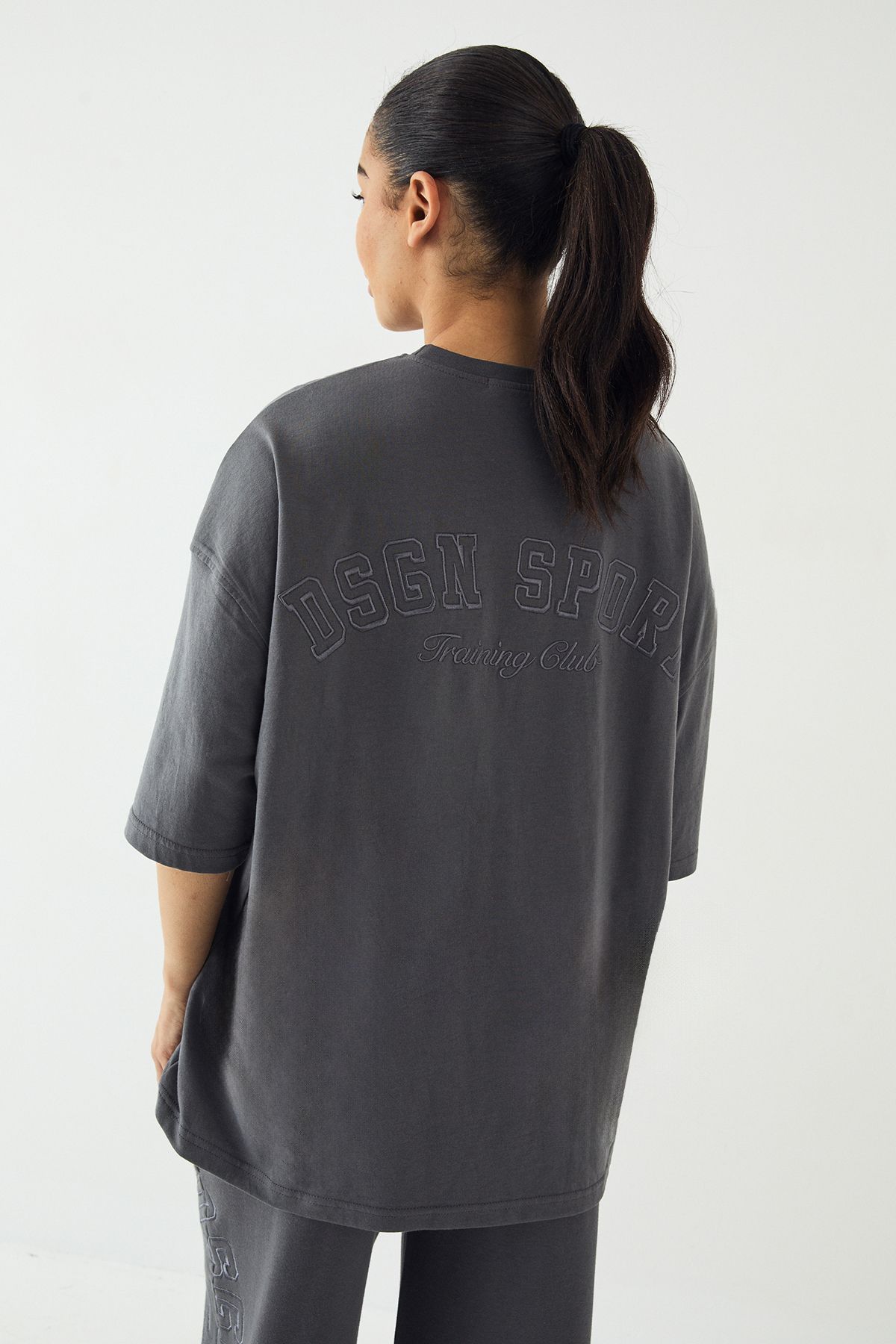 DSGN Studio DSGN Studio Sport Training Club Oversized T-Shirt Charcoal image 2