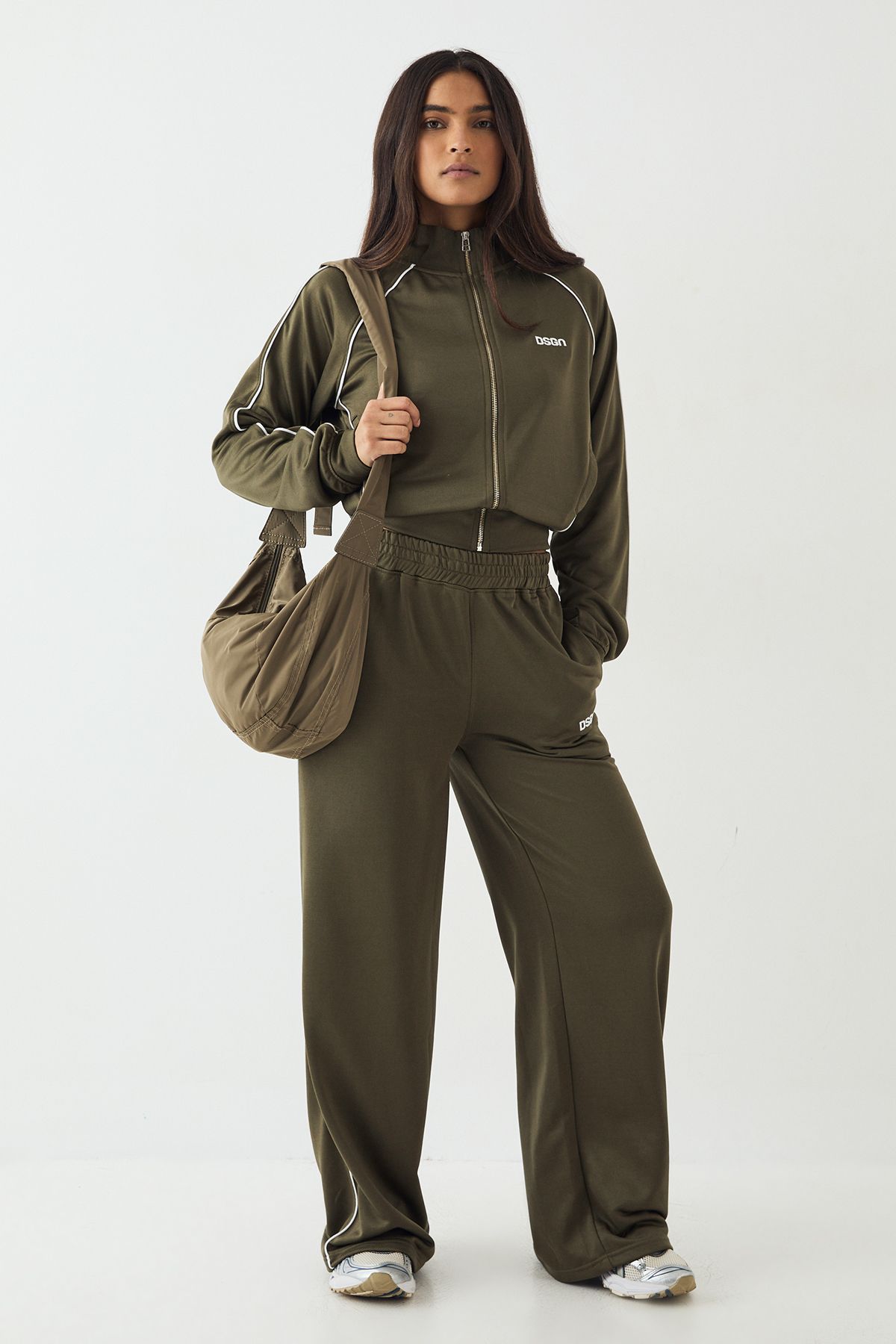 DSGN Studio DSGN Studio Tricot Piping Detail Straight Leg Jogger Olive