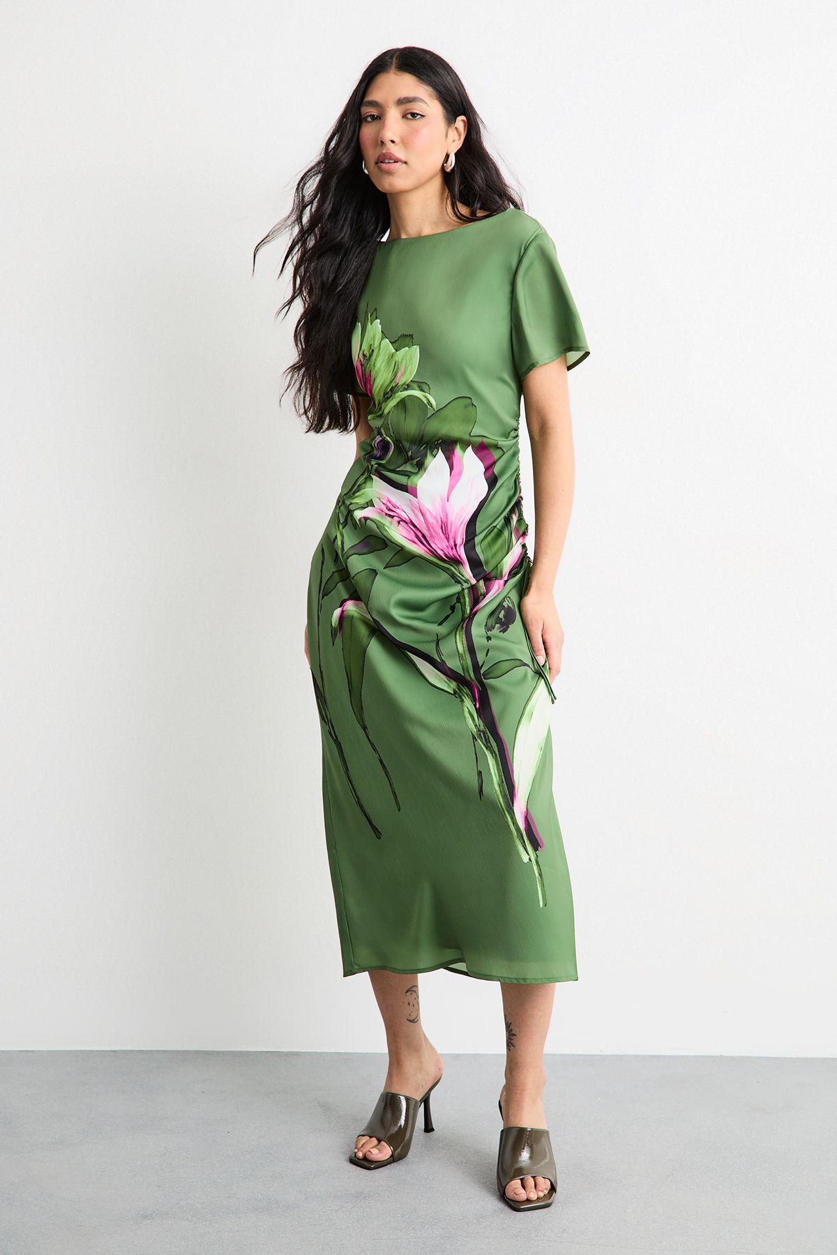 Warehouse Floral Printed Drawstring Waist Short Sleeve Midi Dress Green image 1