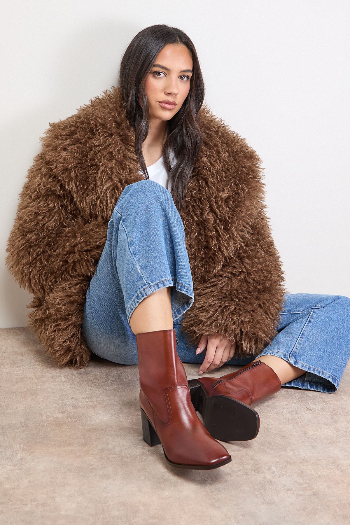 Oasis Lauren Leather Block Mid Heel Chelsea Boot Dark Tan image 2