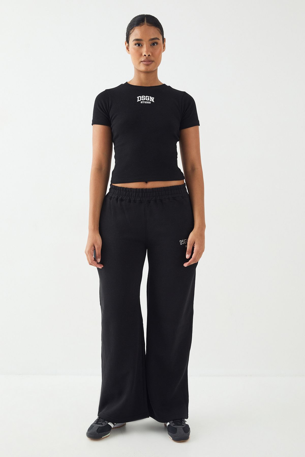 DSGN Studio Petite DSGN Studio Applique Straight Leg Jogger Black image 5