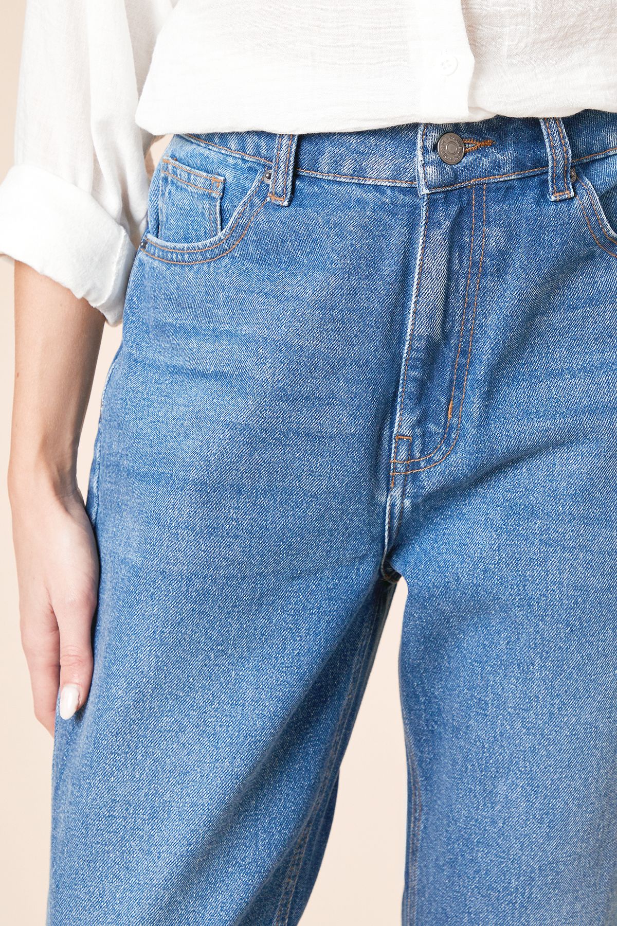 Dorothy Perkins Straight Jean With Turn Up Mid Wash image 3