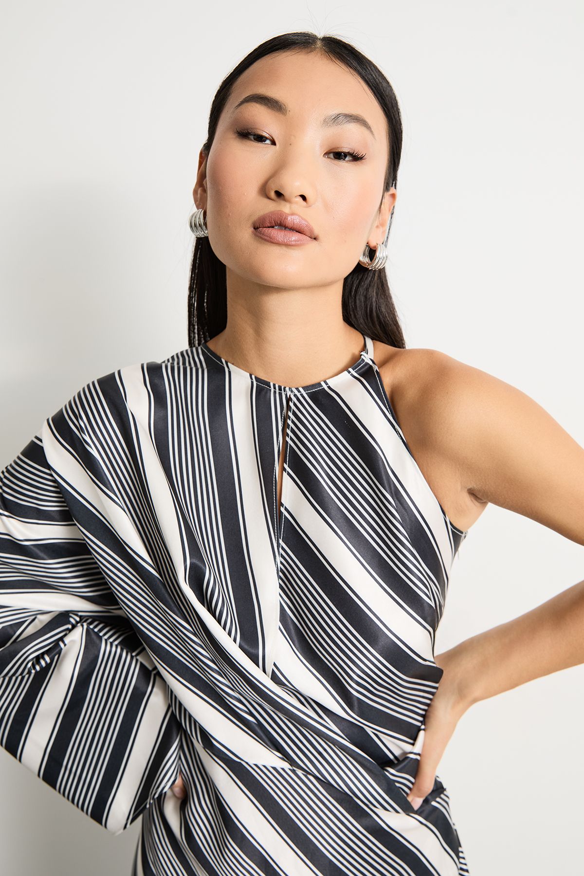 Warehouse Petite Printed One Shoulder Twist Front Keyhole Satin Maxi Dress Stripe image 4