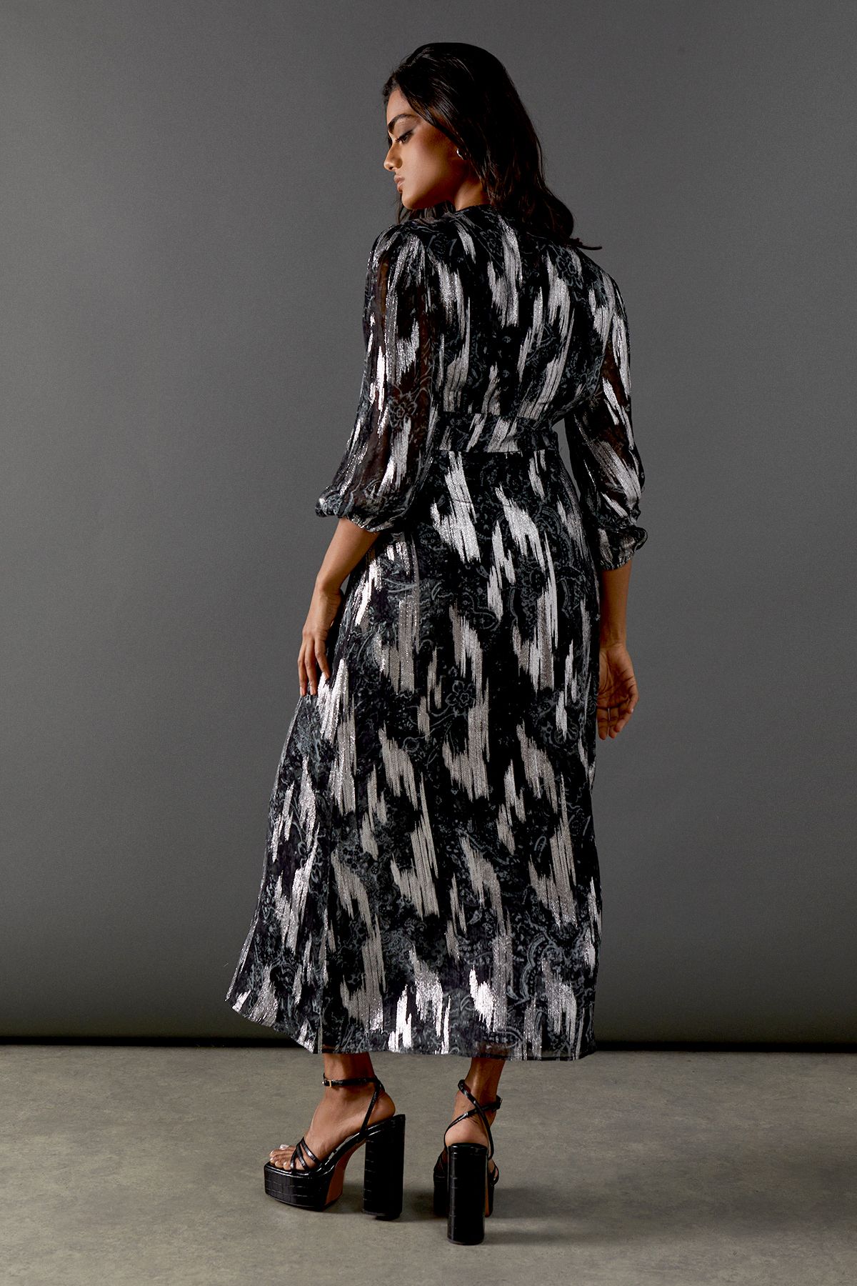 Warehouse Metallic Paisley Jacquard Plunge Neck Button Through Midi Dress Grey image 3