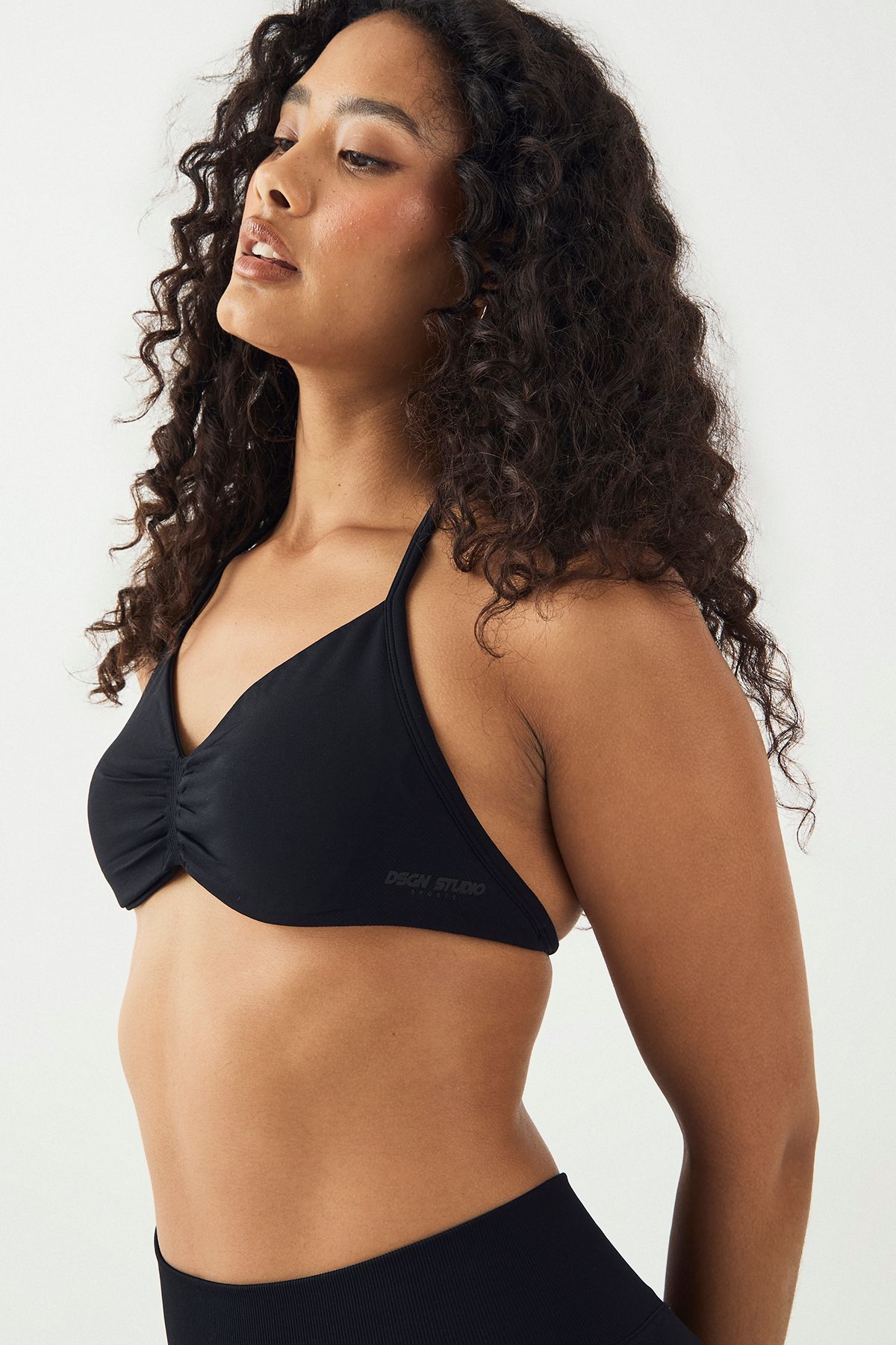 DSGN Studio DSGN Studio Sport Ultra Contour Padded Seamless Strappy Sports Bra Black image 4