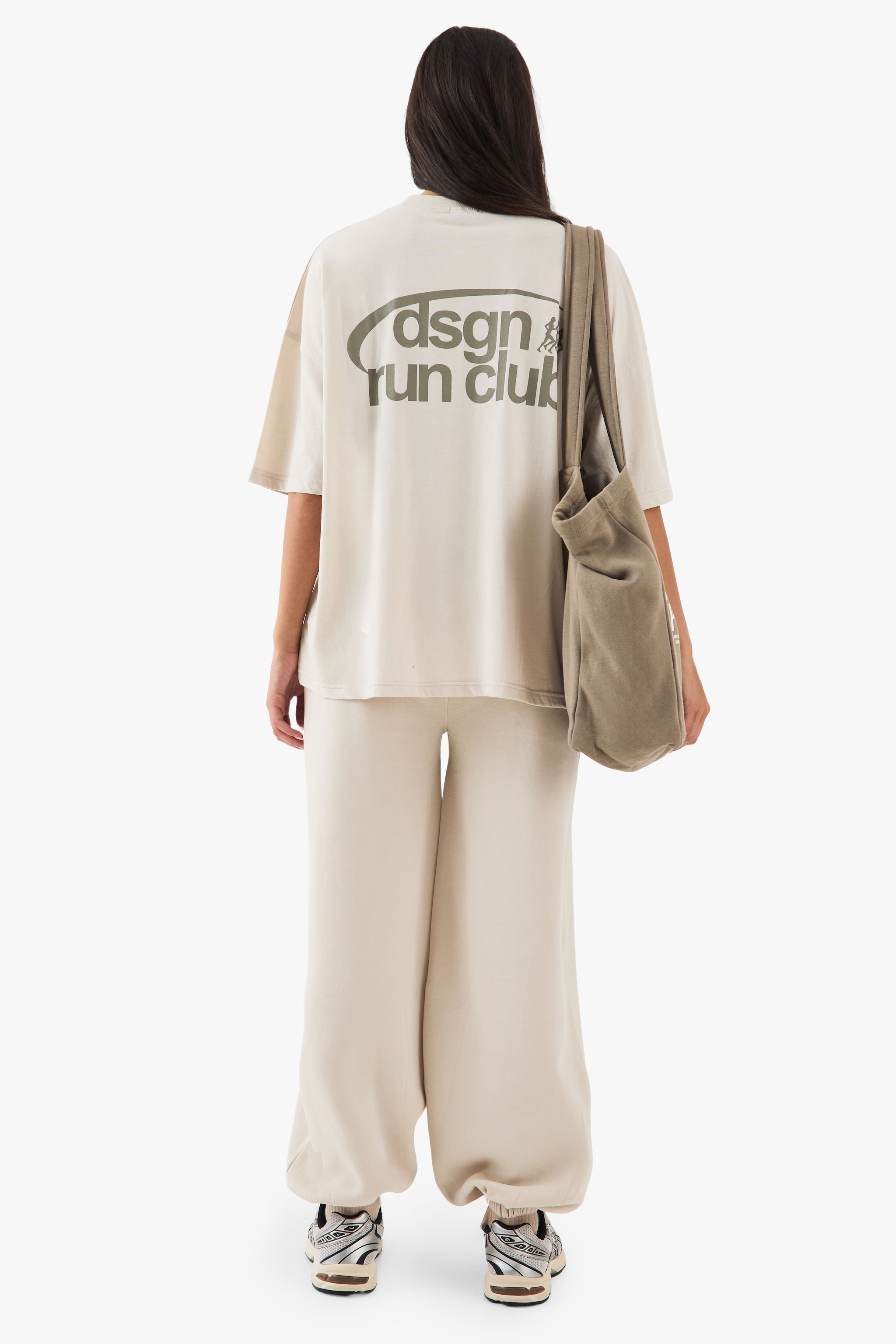 DSGN Studio DSGN Studio Run Club Oversized Printed T-shirt Stone image 4