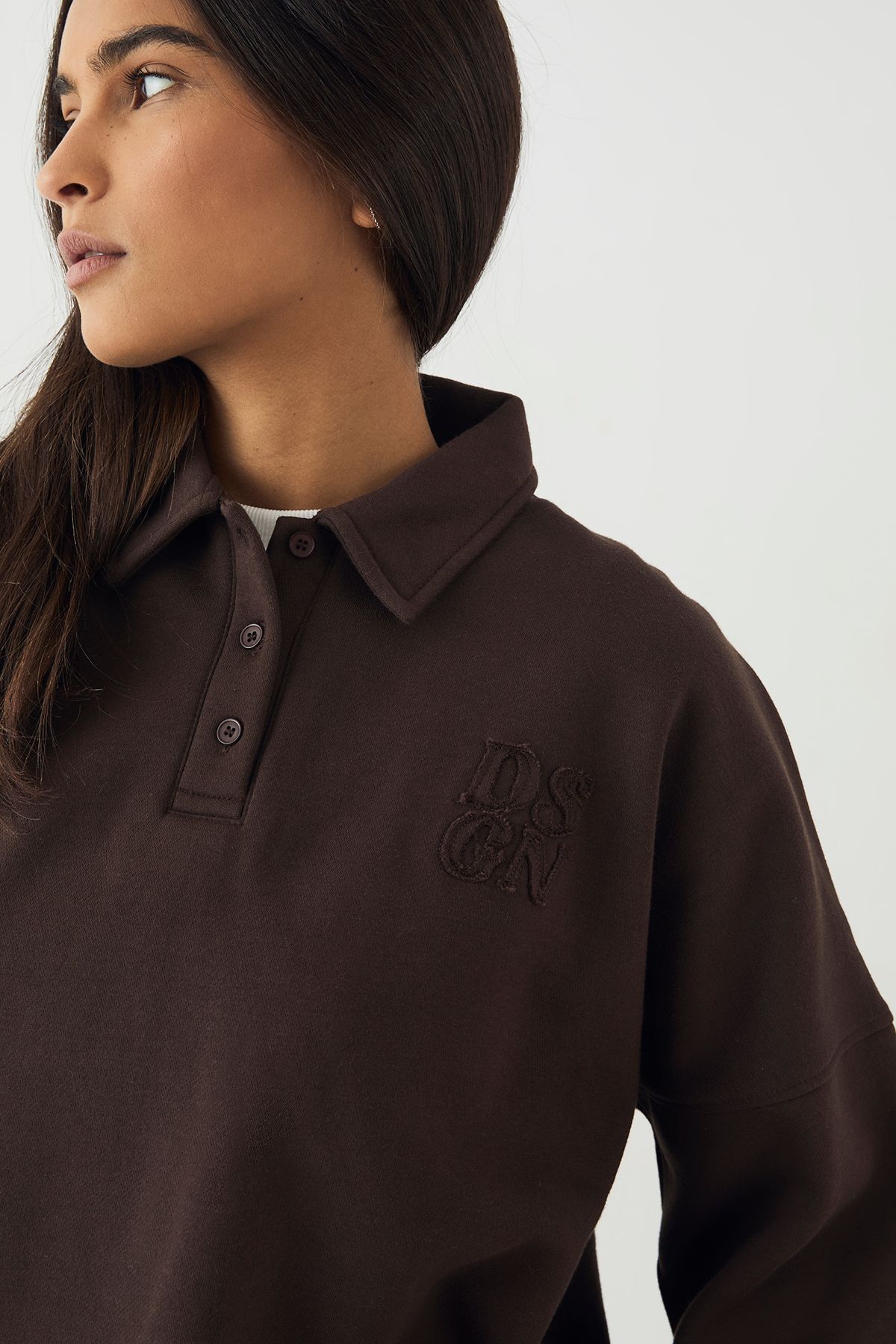 DSGN Studio DSGN Studio Self Fabric Applique Collared Sweatshirt Dark Chocolate image 4