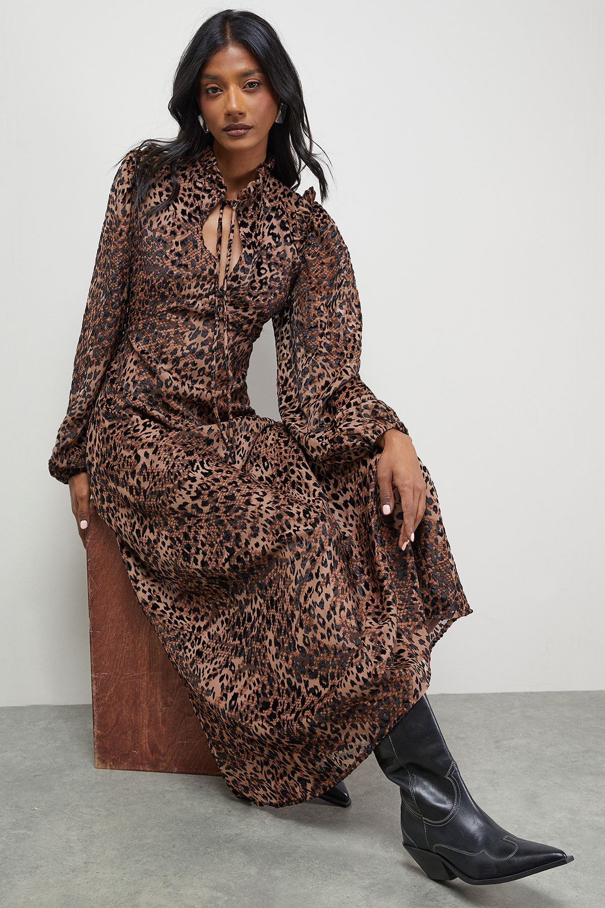 Warehouse Burnout Velvet Frill Shoulder Tie Front Midi Dress Animal image 4