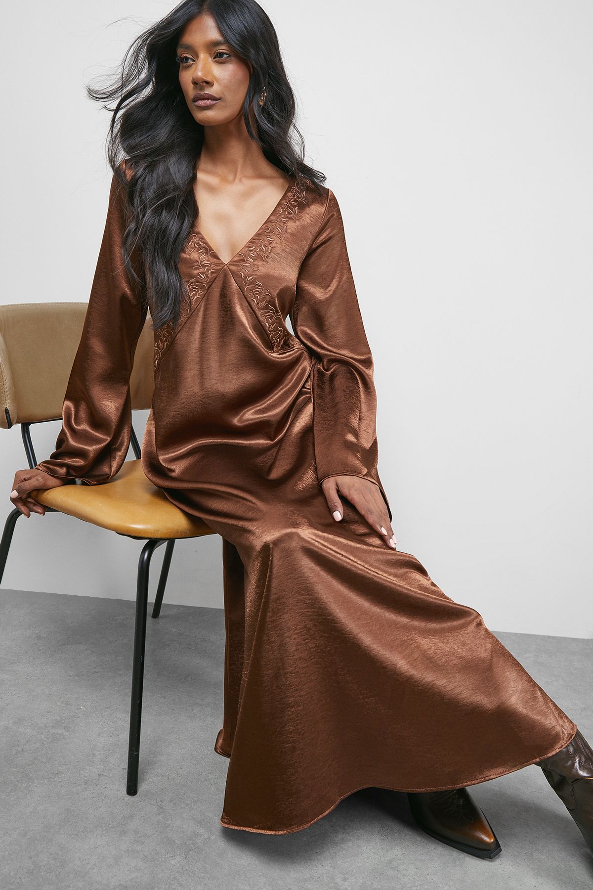 Warehouse Embroidered Satin Plunge Neck Flare Sleeve Midi Dress Burgundy image 2