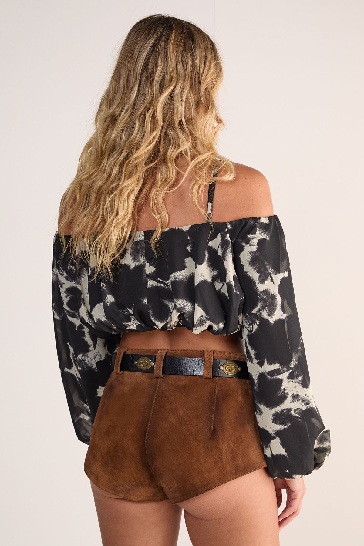 NastyGal Graphic Floral Bardot Balloon Sleeve Crop Top Mono image 4