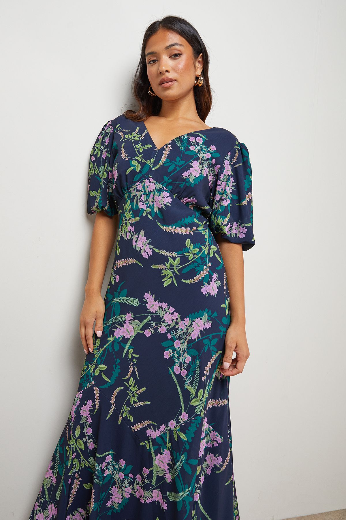 Oasis Petite Printed Chiffon Puff Sleeve Fishtail Midaxi Dress Navy image 2