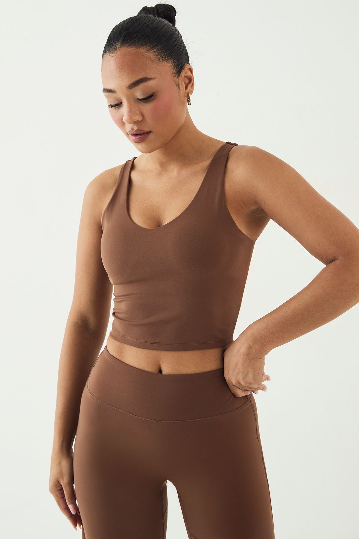 DSGN Studio DSGN Studio Ultra Sculpt Plunge Longline Sports Bra Mocha