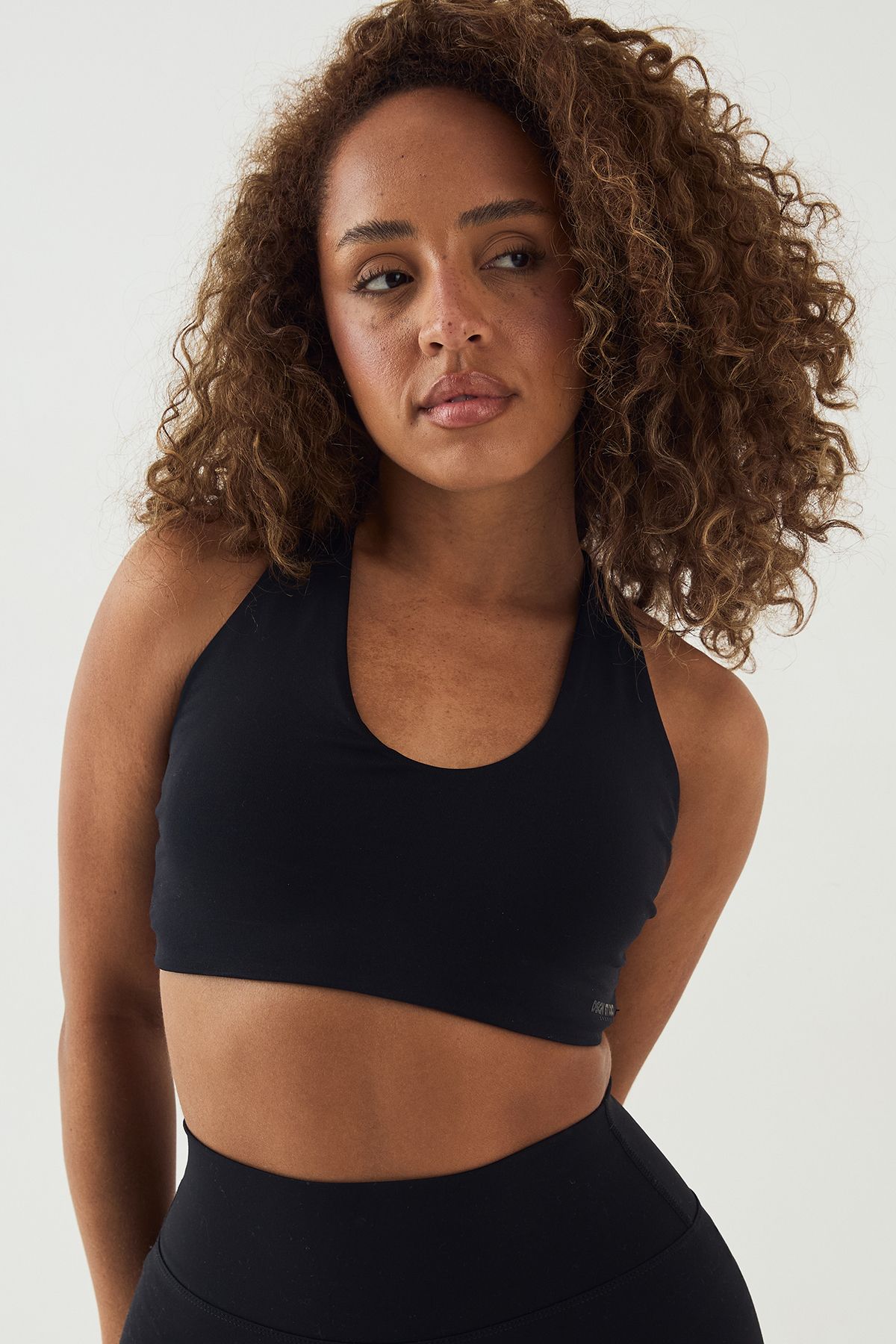 DSGN Studio DSGN Studio Sport Ultra Contour Seamless Twist Back Padded Sports Bra Black image 3