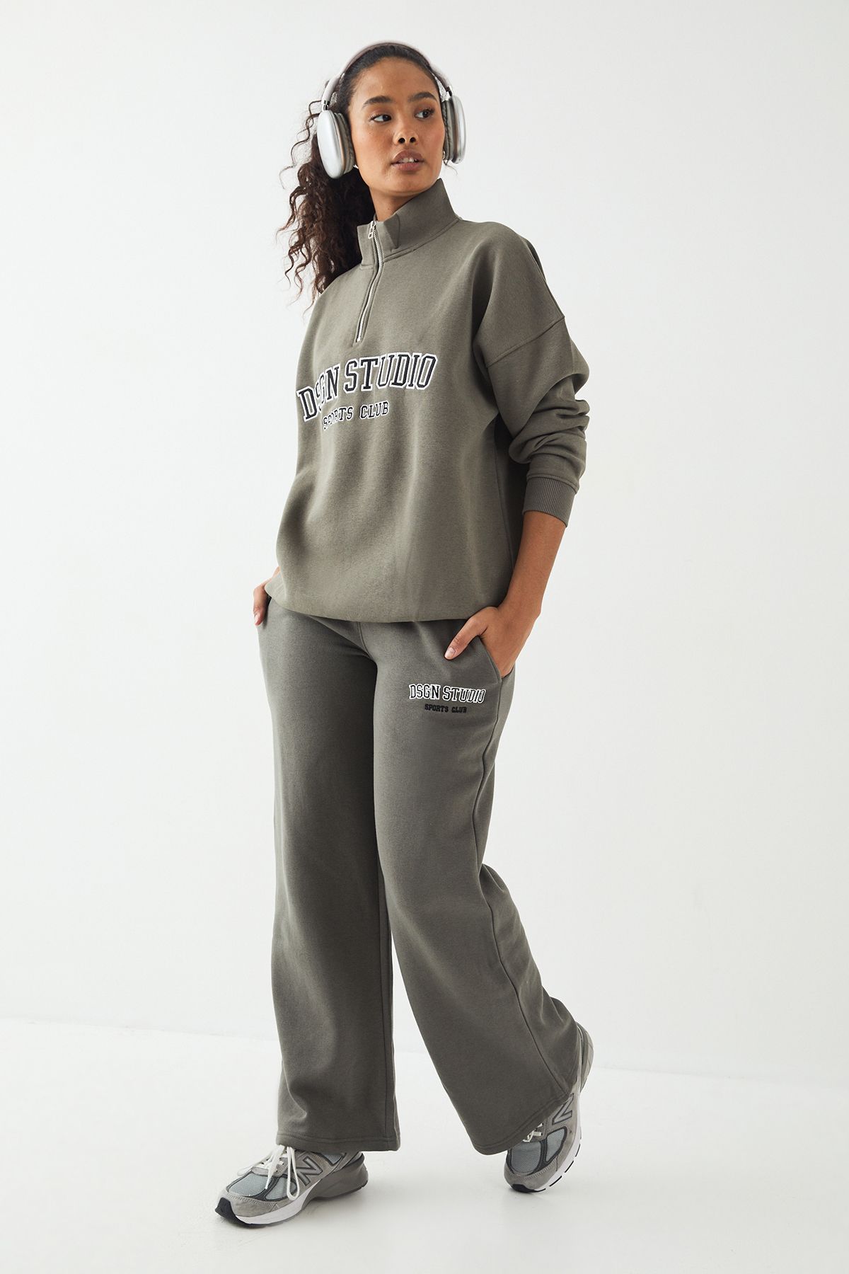 DSGN Studio DSGN Studio Applique Oversized Half Zip Sweatshirt Khaki image 3