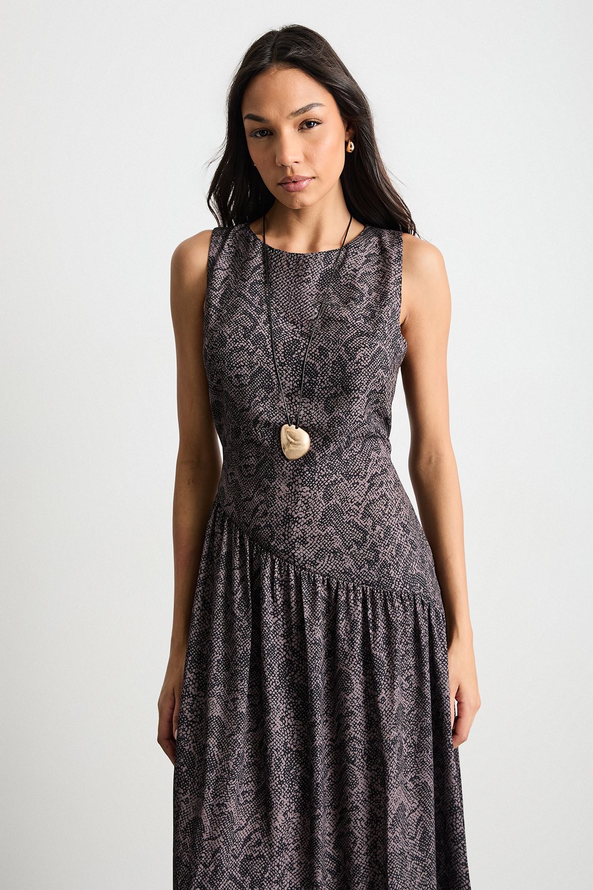 Warehouse Printed Dropped Waist Chiffon Tiered Maxi Dress Brown image 4