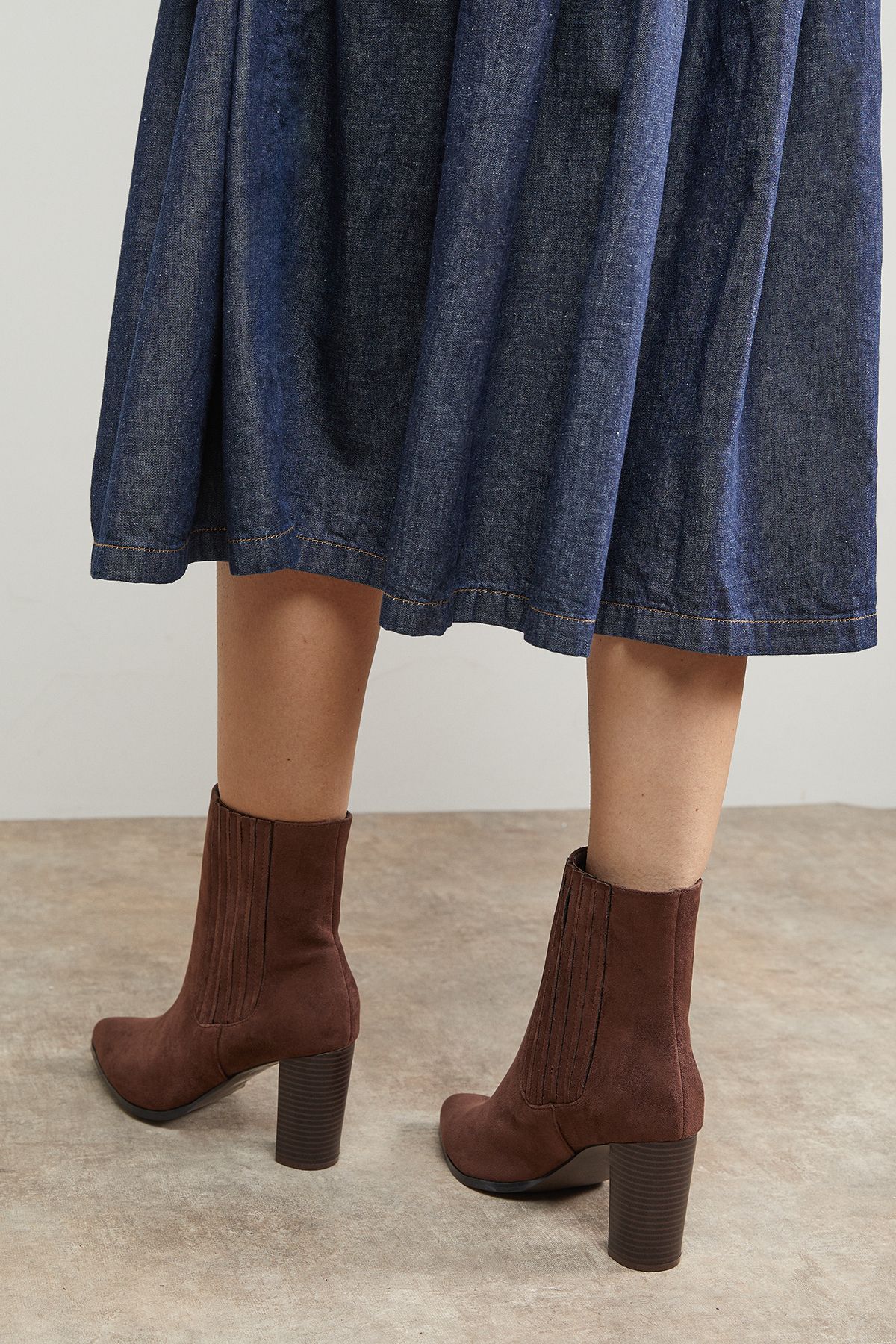 Oasis Maria Faux Suede High Block Heel Pointed Chelsea Ankle Boots Chocolate image 3