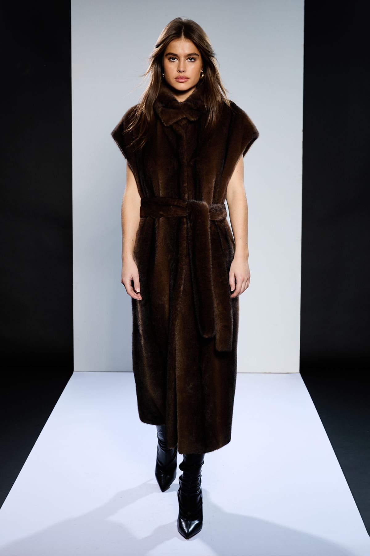RUNWAY 1.8.1.8 Runway 1.8.1.8 Faux Fur Sleeveless Longline Gilet Brown image 1