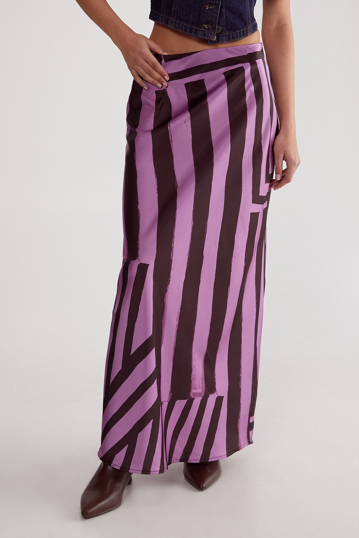 NastyGal Abstract Satin Stripe Bias Maxi Skirt Pink