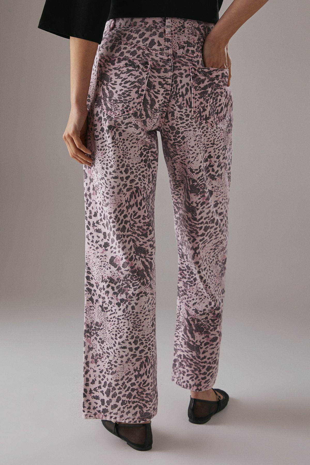 Warehouse Printed Denim Low Rise Dad Jeans Leopard image 3