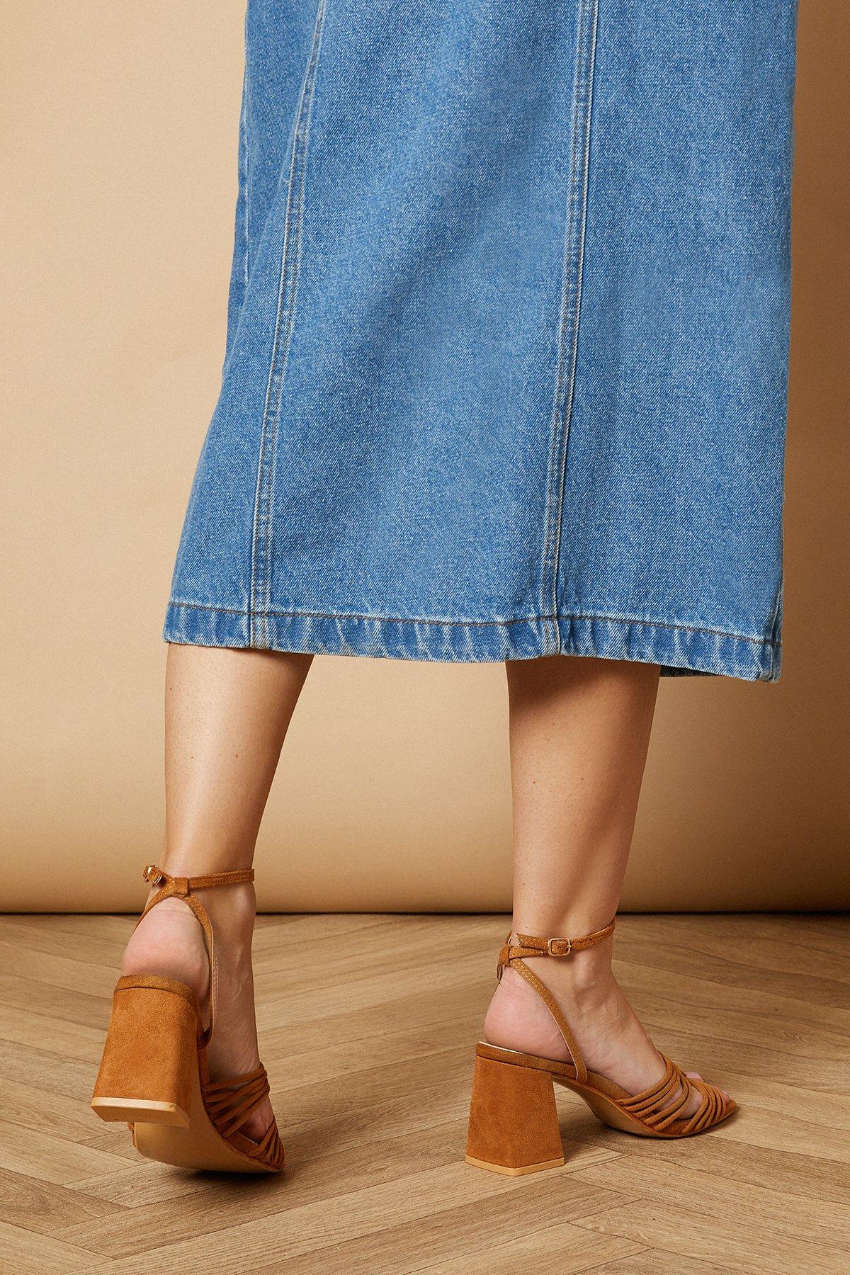 Oasis Teagan Faux Suede Twist Detail Block Heel Sandals Natural image 4