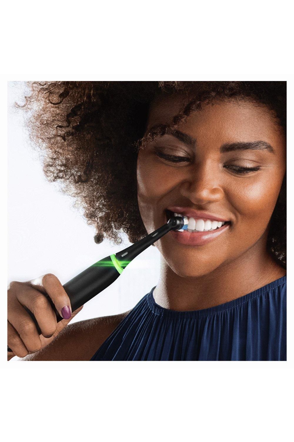 Oral B iO4 Black Electric Rechargeable Toothbrush Black image 3